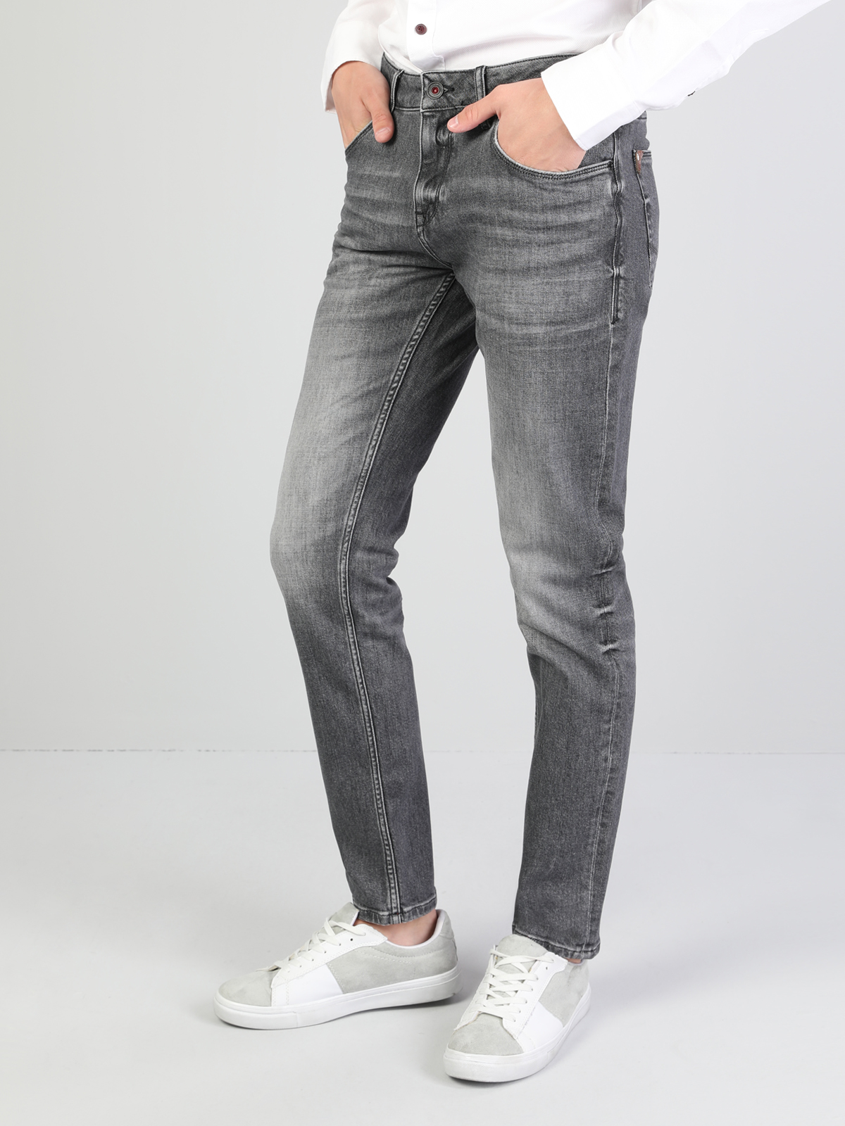 Afișați detalii pentru Pantaloni De Barbati Denim Straight Fit 044 Karl Cl1045990