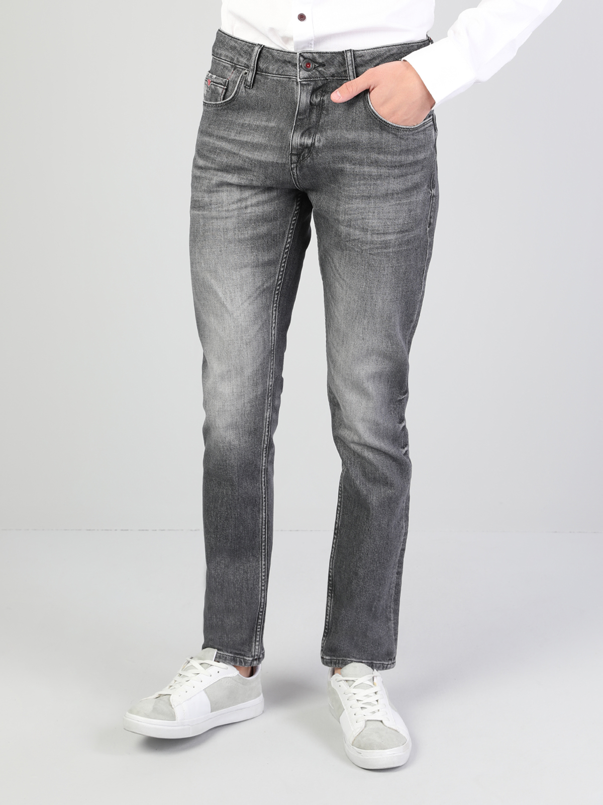 Afișați detalii pentru Pantaloni De Barbati Denim Straight Fit 044 Karl Cl1045990