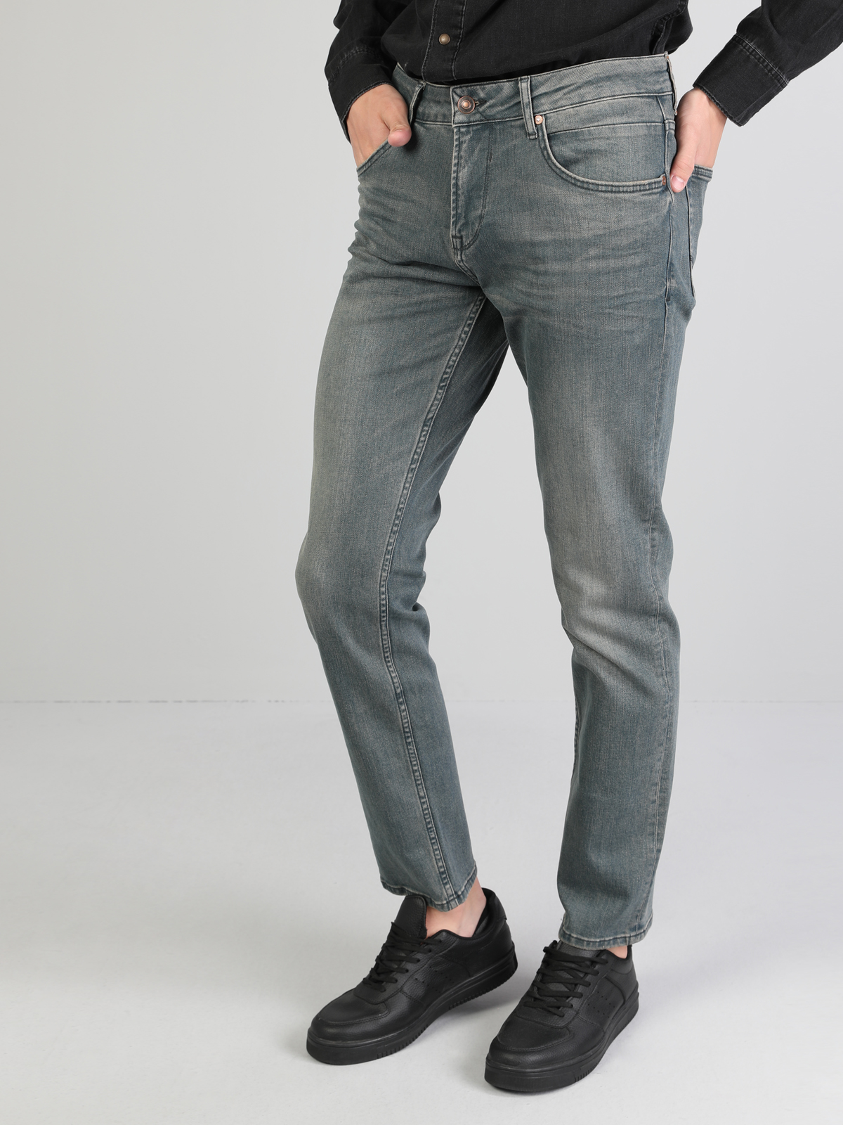 Afișați detalii pentru Pantaloni De Barbati Gri Straight Fit 044 Karl Cl1045905