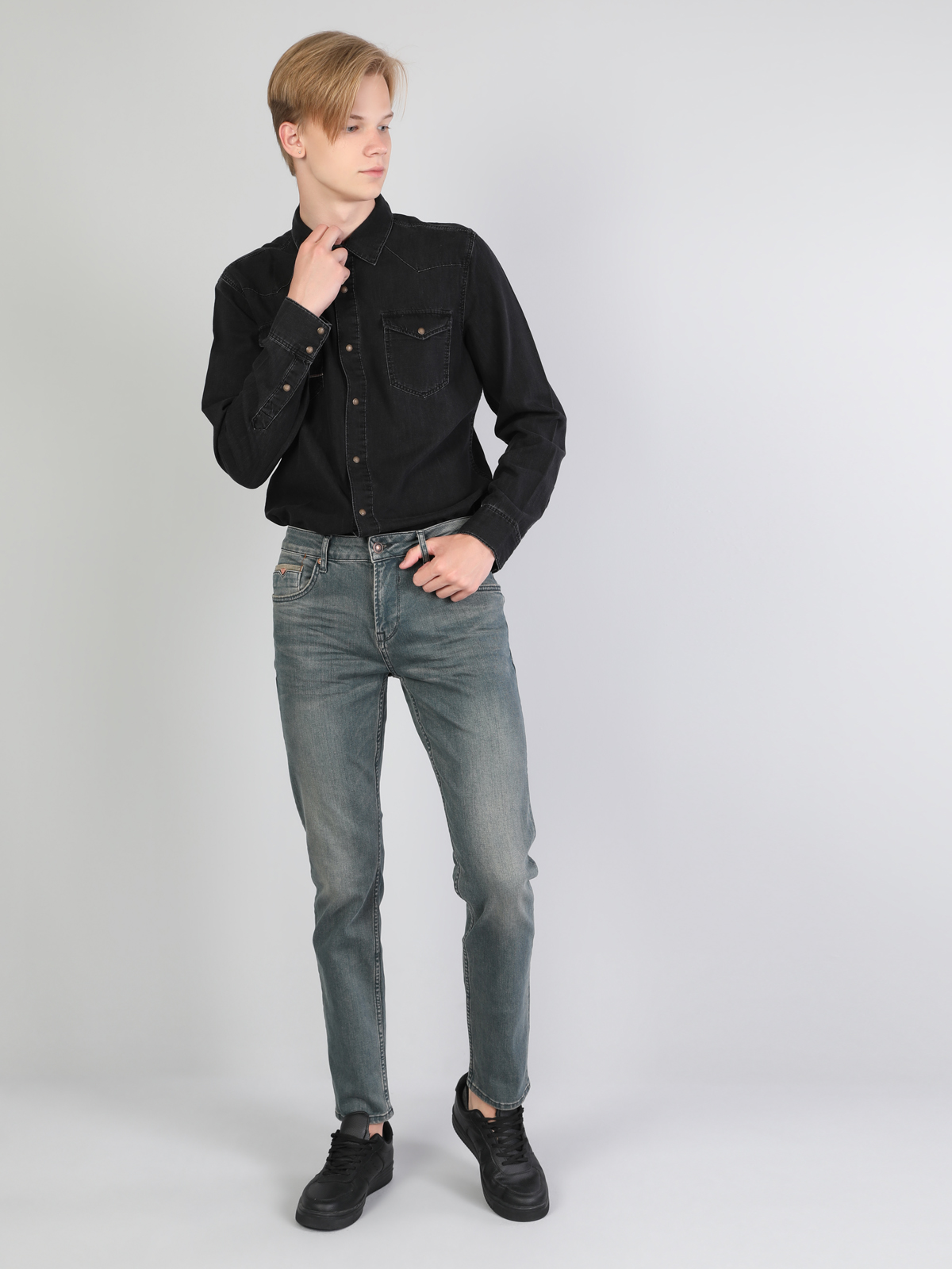 Afișați detalii pentru Pantaloni De Barbati Gri Straight Fit 044 Karl Cl1045905