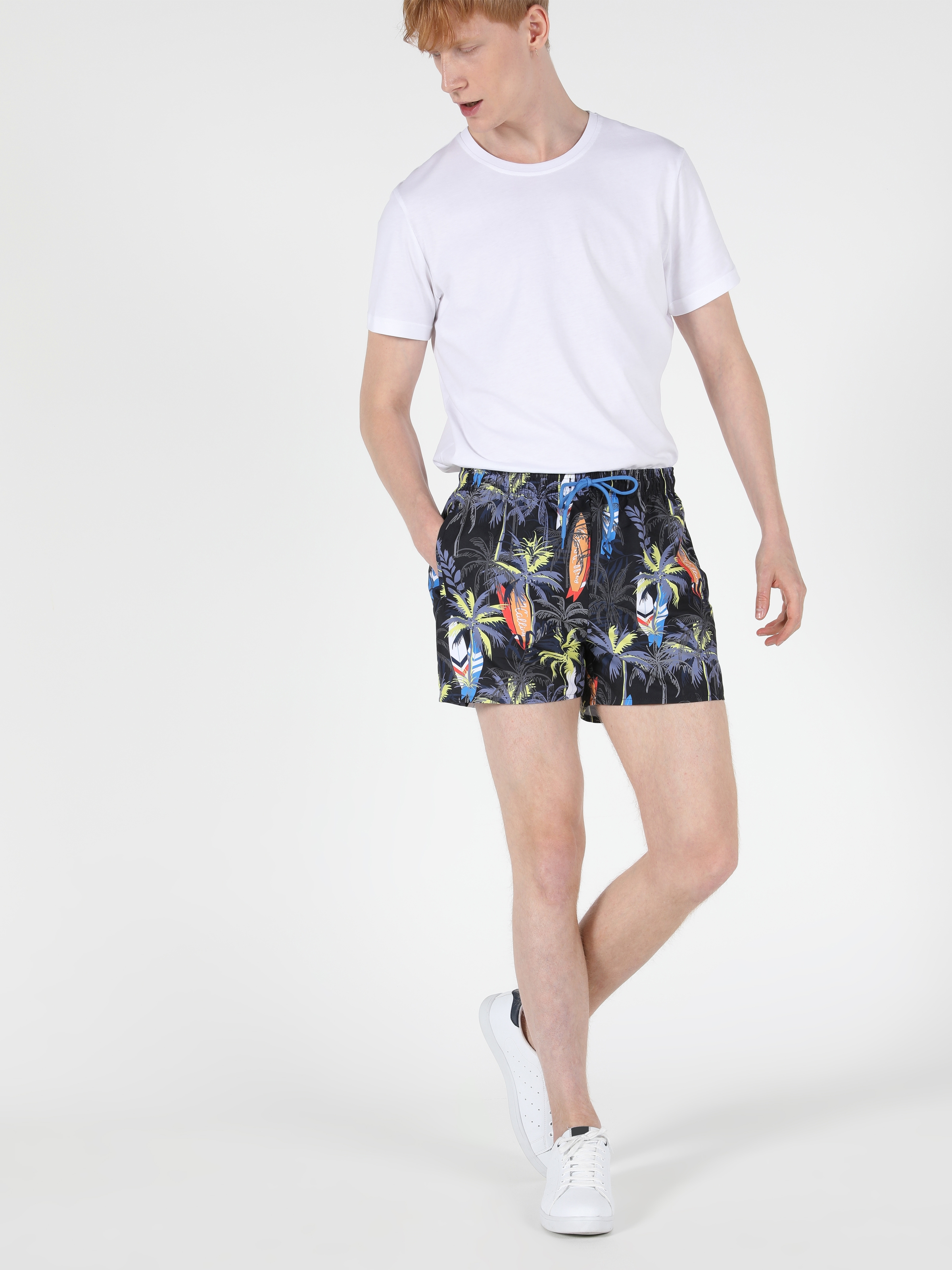 Afișați detalii pentru Short De Plaja De Barbati Multicolor Slim Fit  Cl1049398