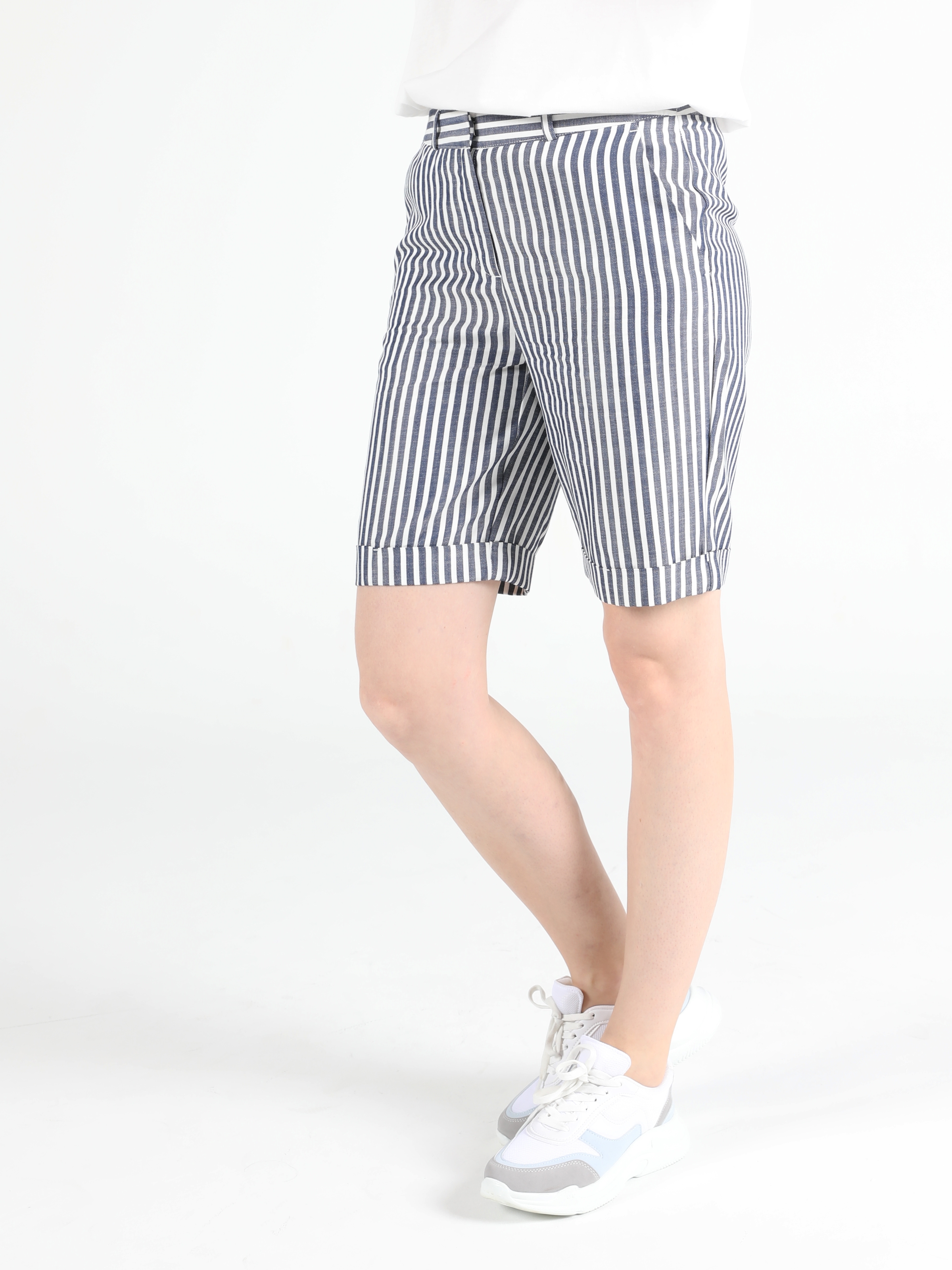 Afișați detalii pentru Regular Fit Talie Înaltă Pantaloni Scurți Bleumarin Pentru Femei