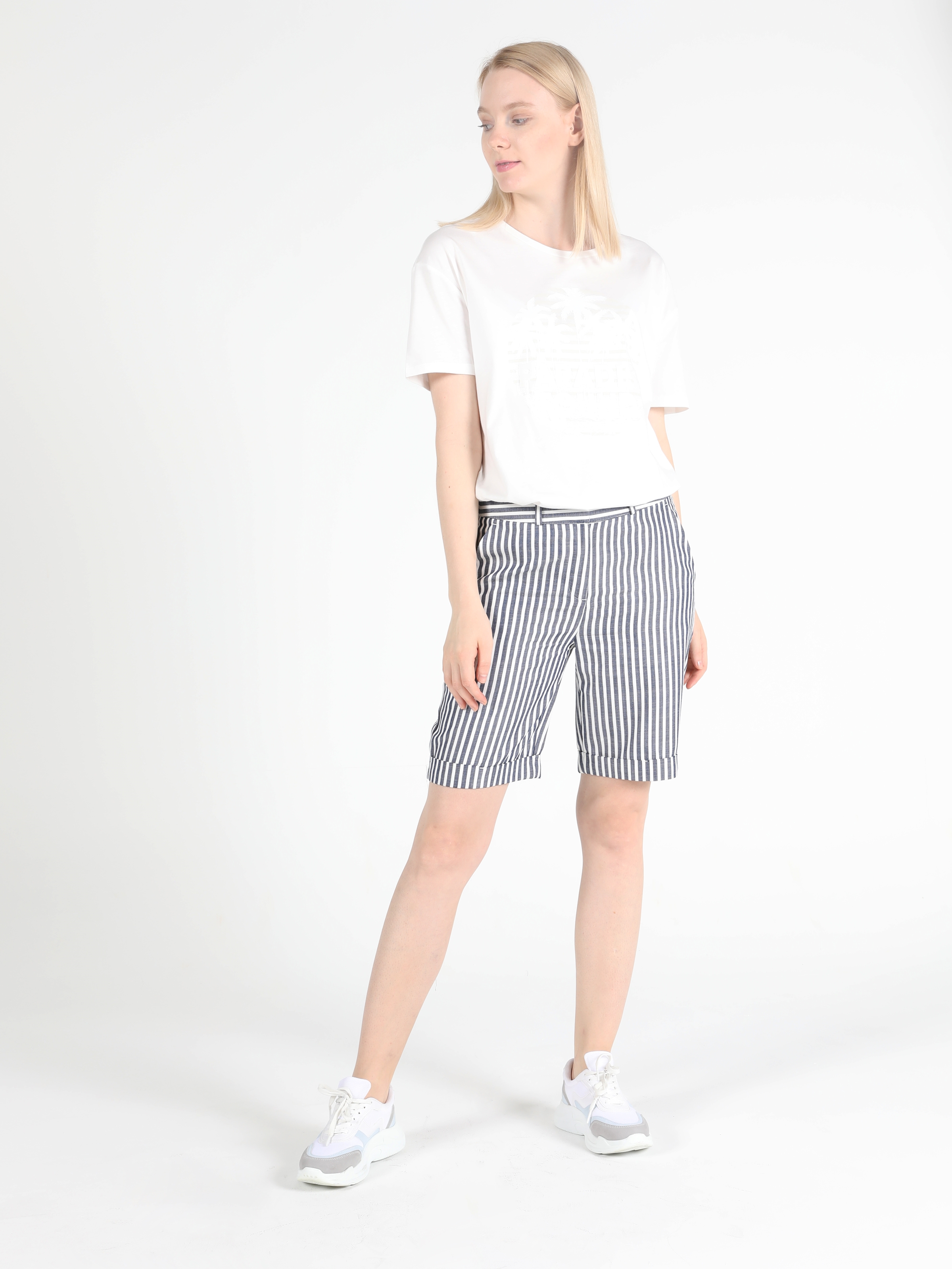 Afișați detalii pentru Regular Fit Talie Înaltă Pantaloni Scurți Bleumarin Pentru Femei