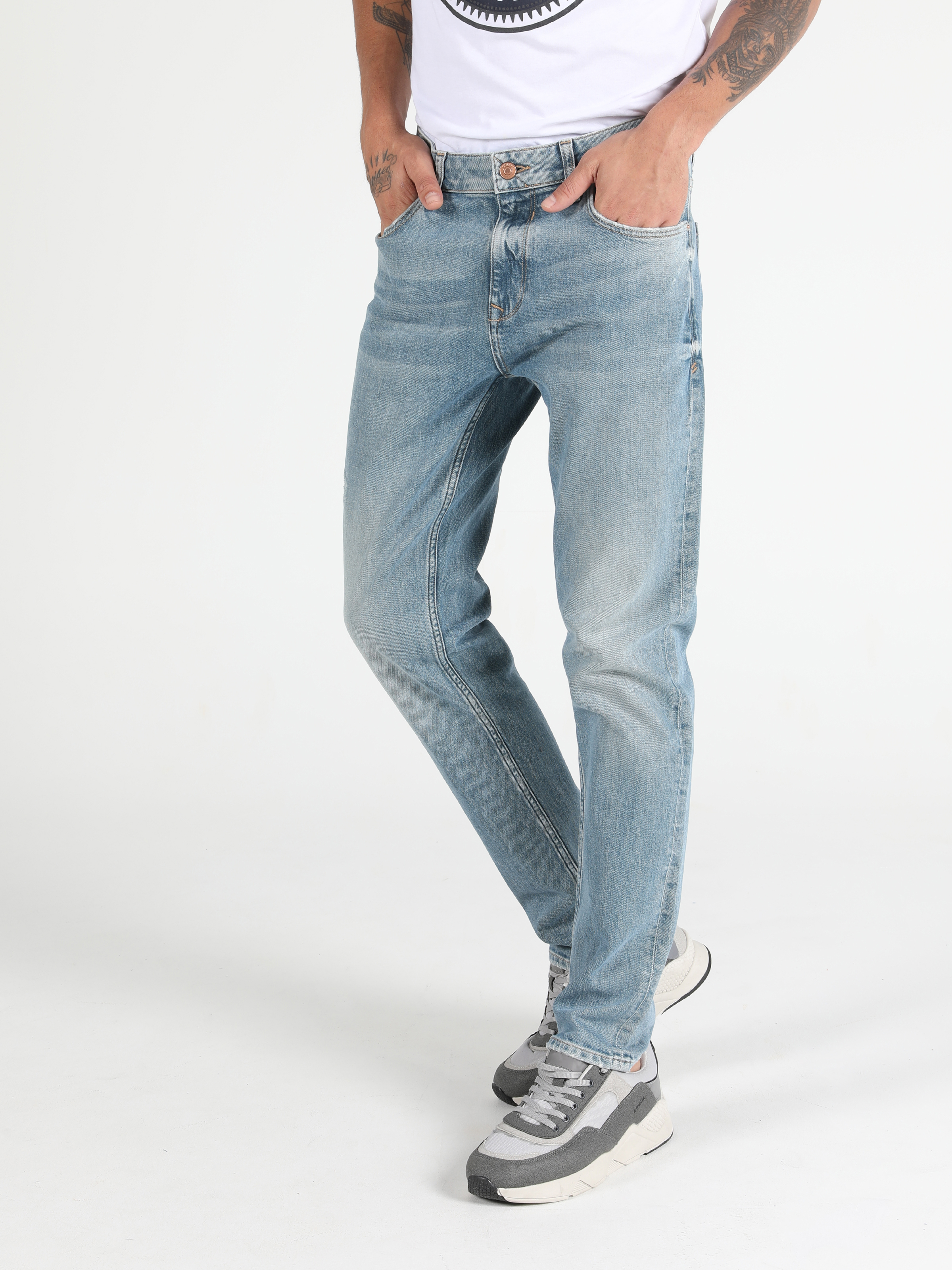 Afișați detalii pentru Pantaloni De Barbati Denim Straight Fit 044 Karl Cl1049577