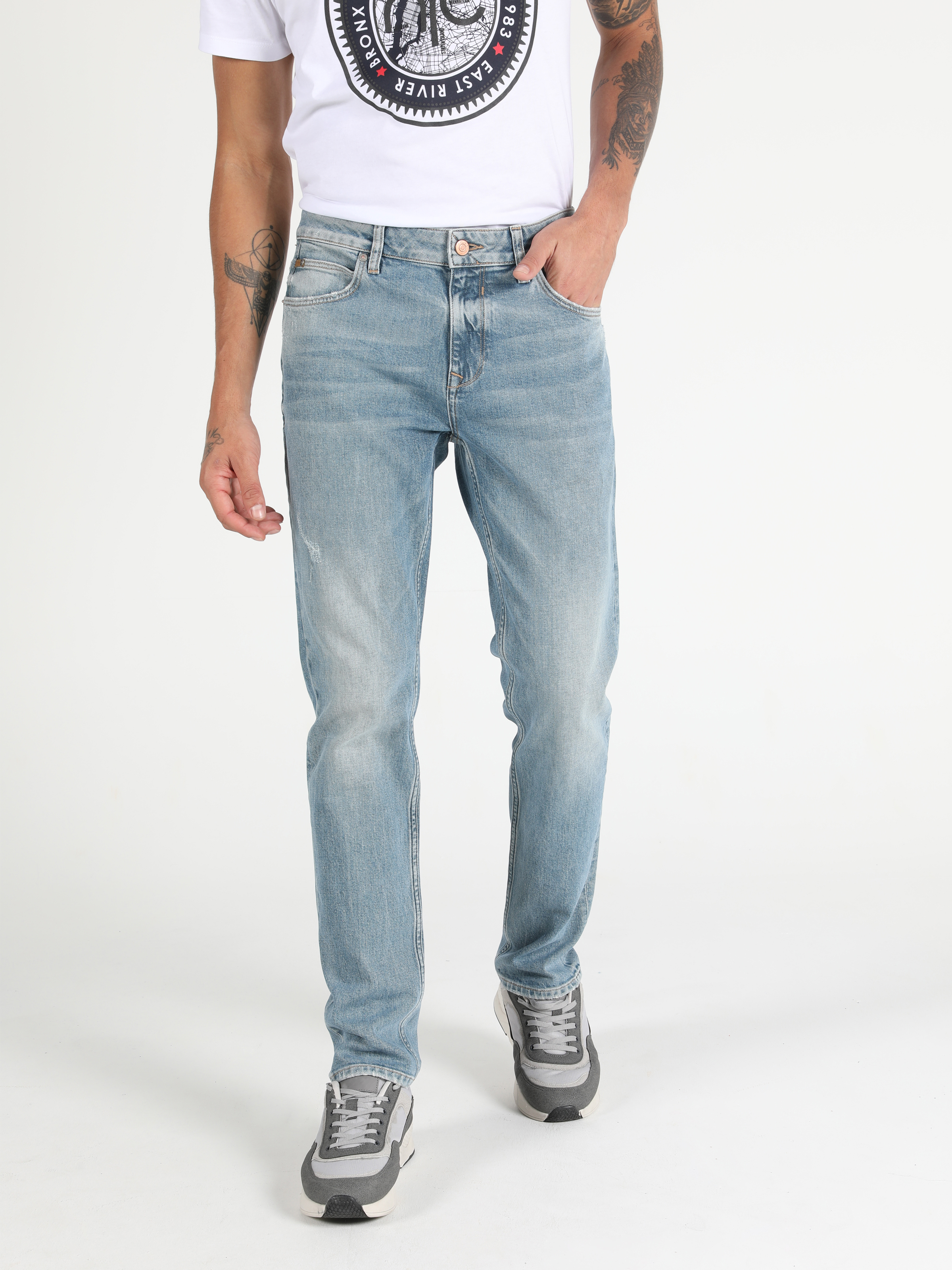 Afișați detalii pentru Pantaloni De Barbati Denim Straight Fit 044 Karl Cl1049577