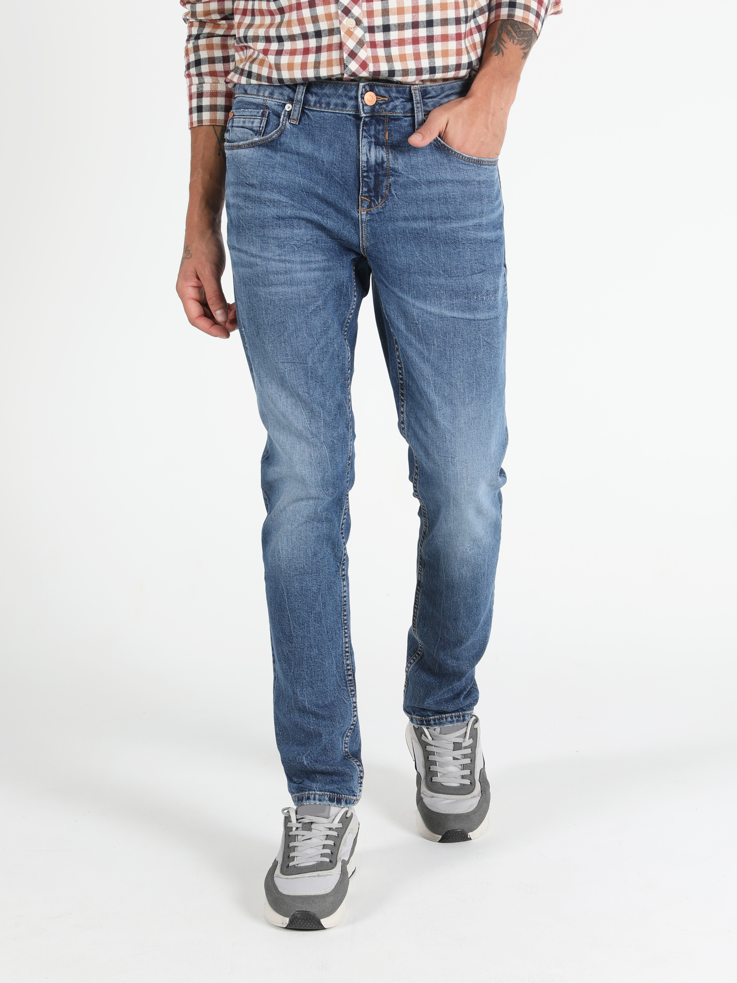 Afișați detalii pentru Pantaloni De Barbati Denim Straight Fit 044 Karl Cl1050583