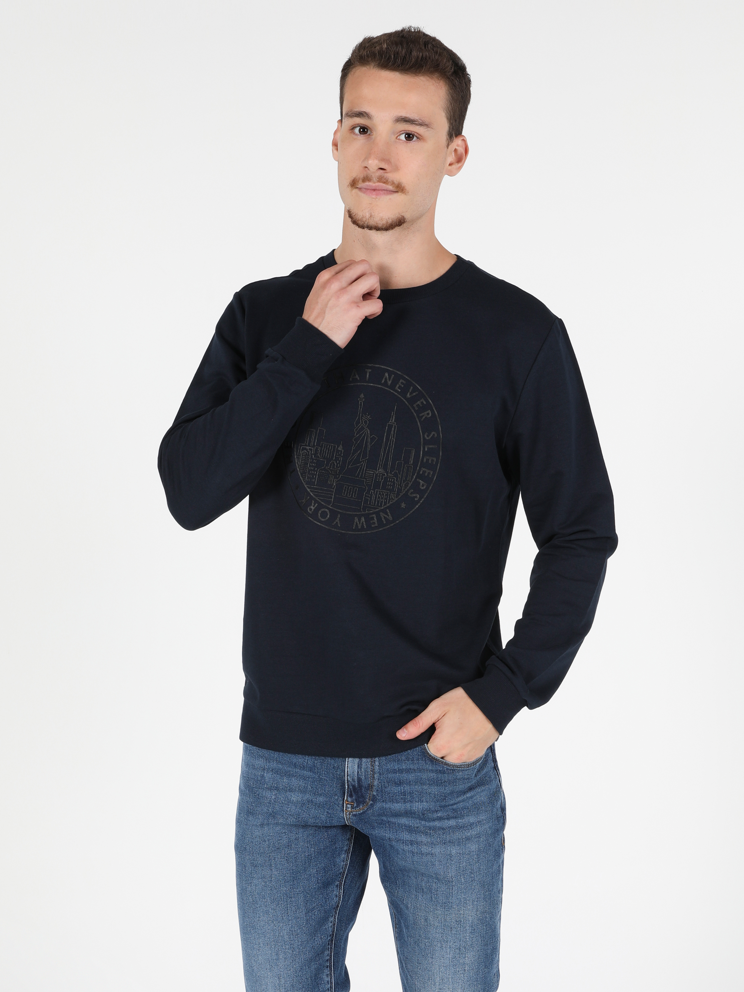 Afișați detalii pentru Hanorac / Bluza De Barbati Albastru Marin Regular Fit  Cl1051126