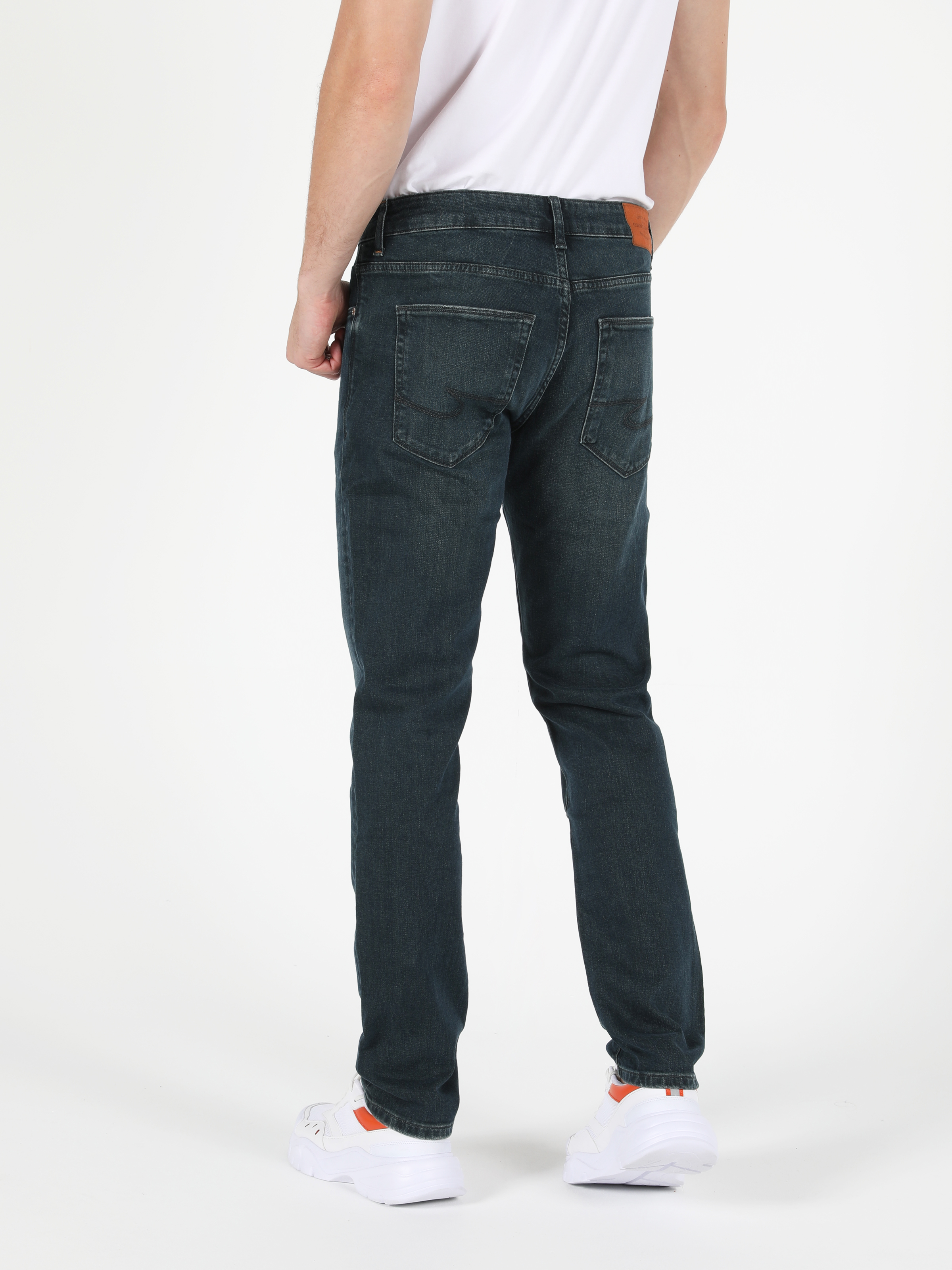 Afișați detalii pentru Pantaloni De Barbati Albastru Inchis Straight Fit 044 Karl Cl1051679