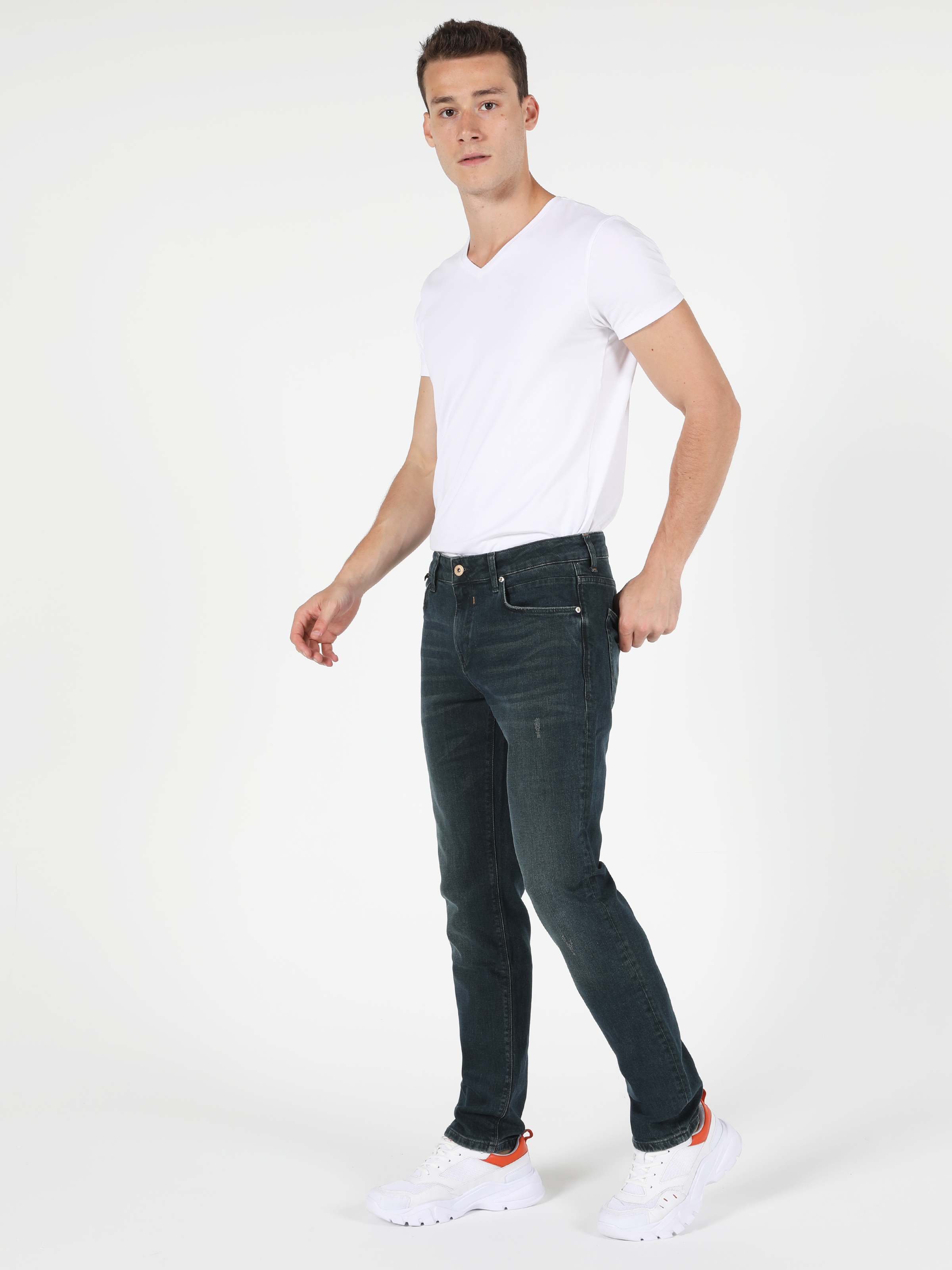 Afișați detalii pentru Pantaloni De Barbati Albastru Inchis Straight Fit 044 Karl Cl1051679