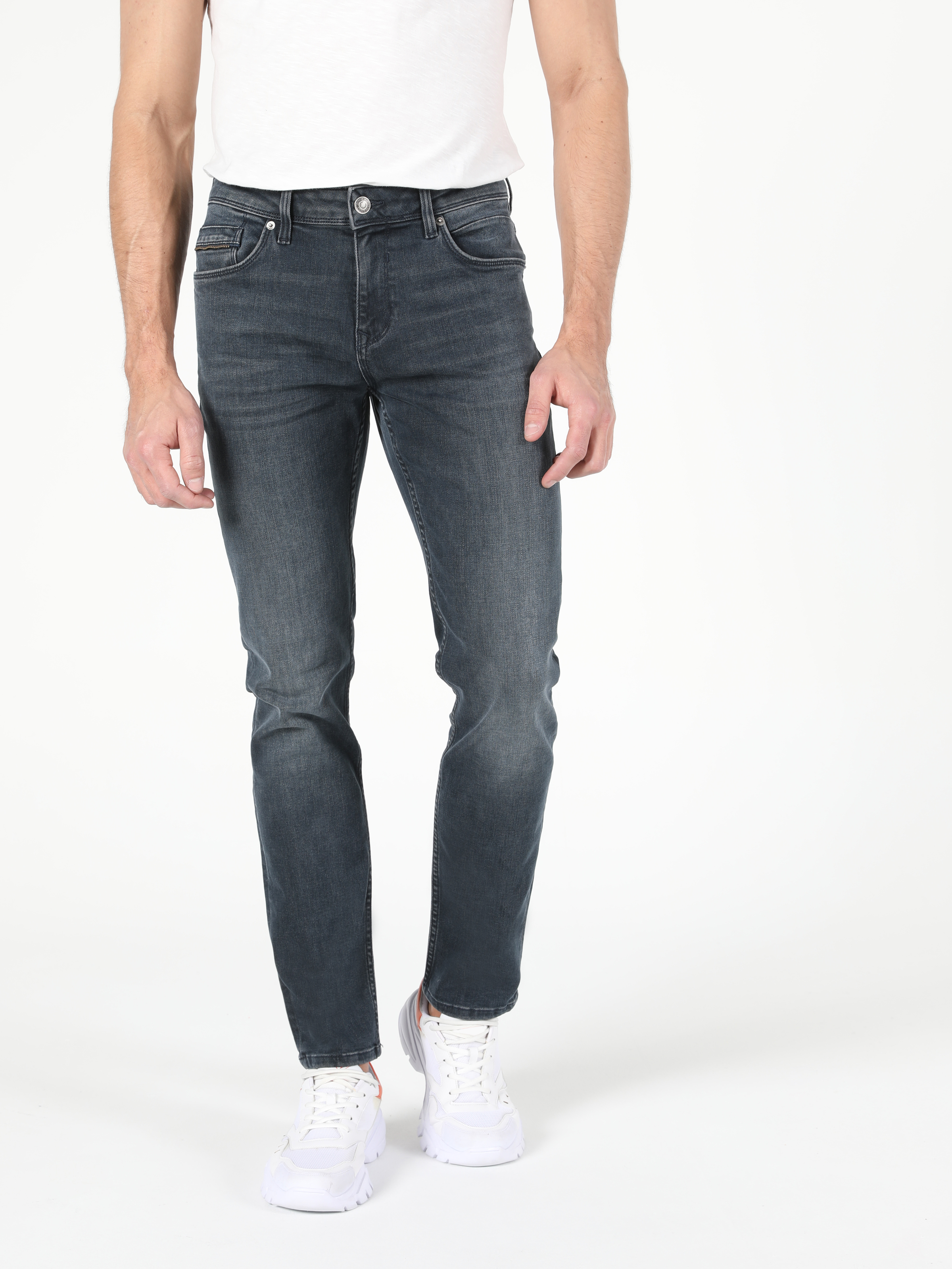 Afișați detalii pentru Pantaloni De Barbati Denim Straight Fit 044 Karl Cl1052764