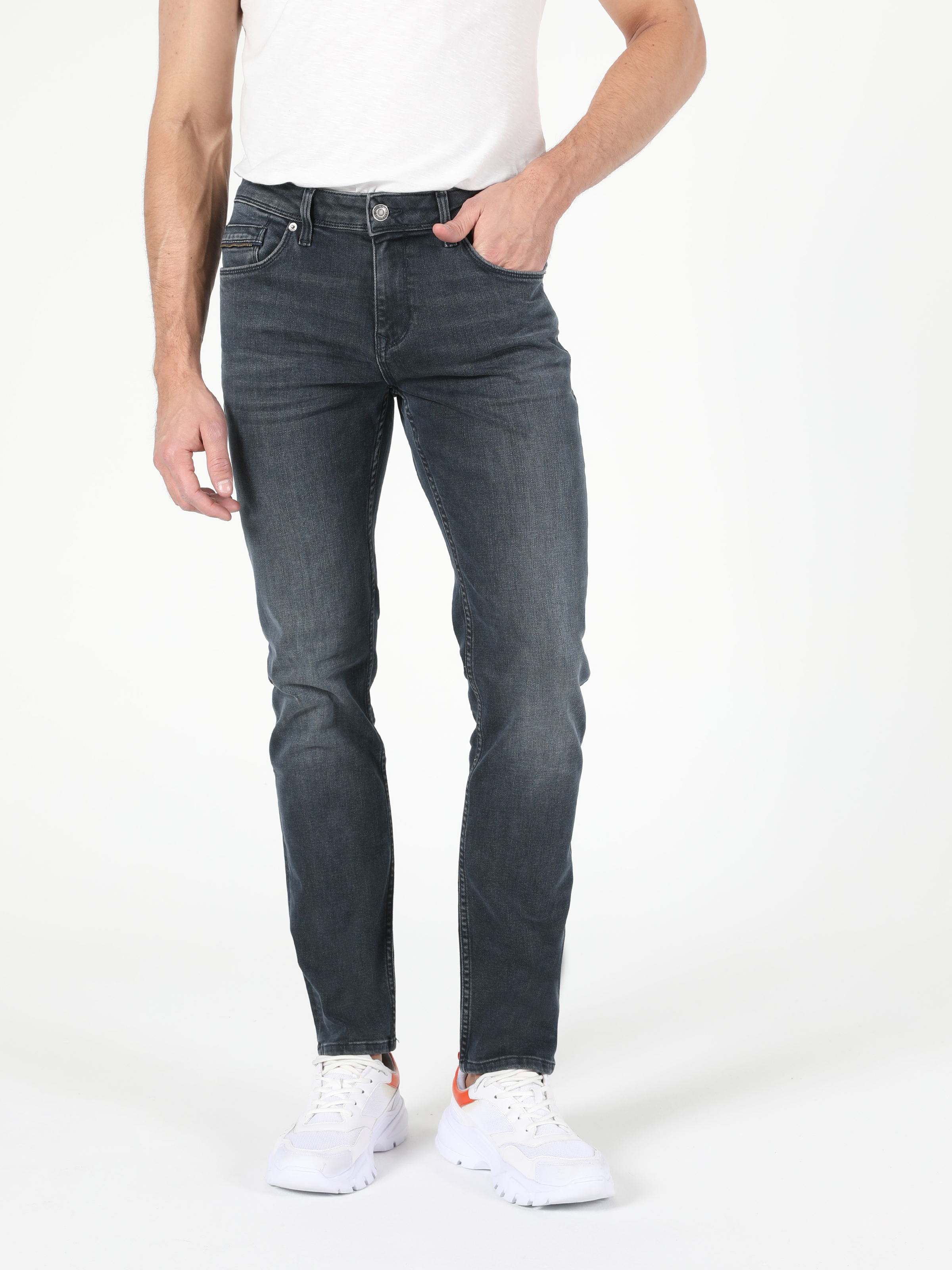 Afișați detalii pentru Pantaloni De Barbati Denim Straight Fit 044 Karl Cl1052764