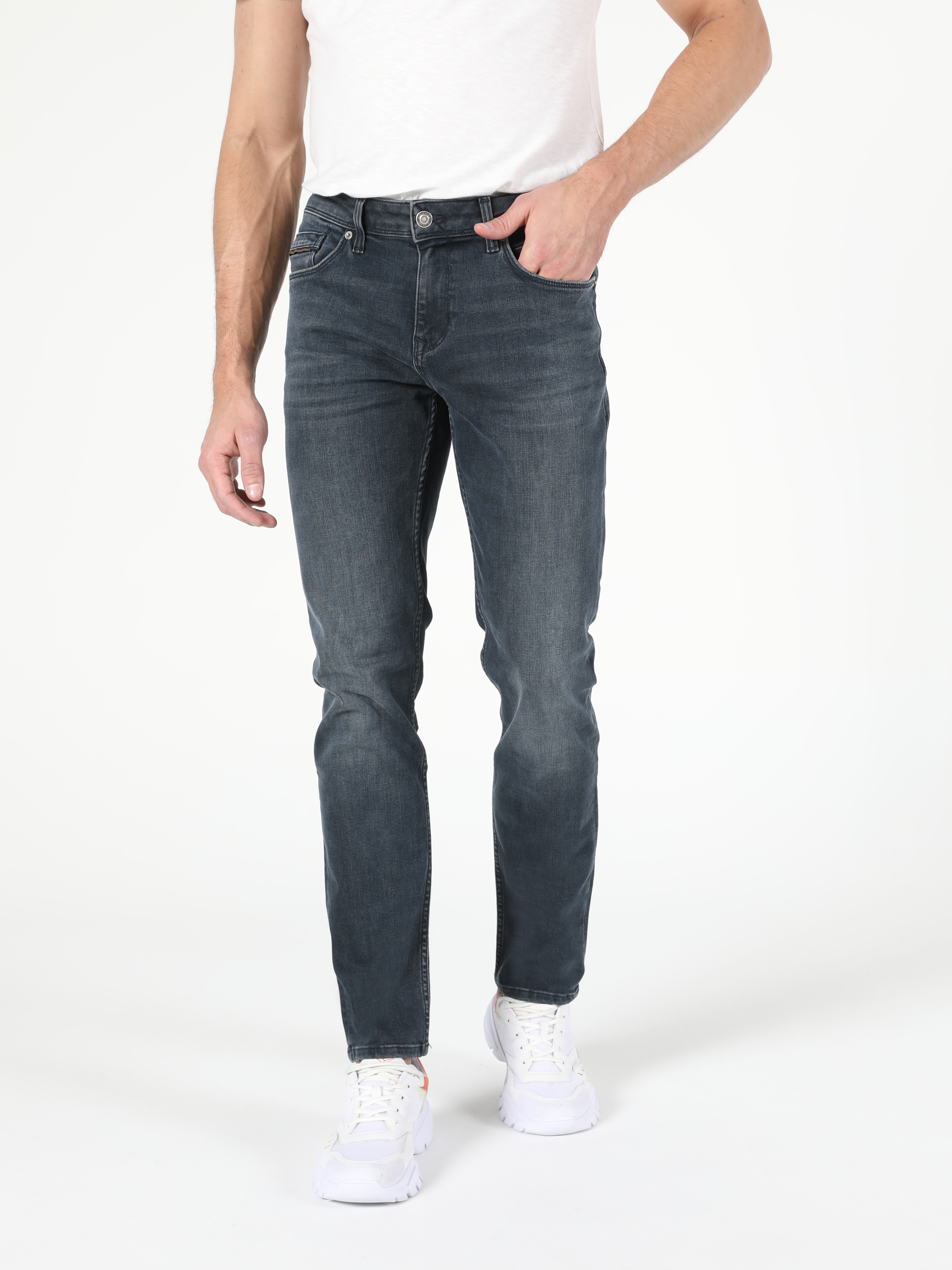 Afișați detalii pentru Pantaloni De Barbati Denim Straight Fit 044 Karl Cl1052764