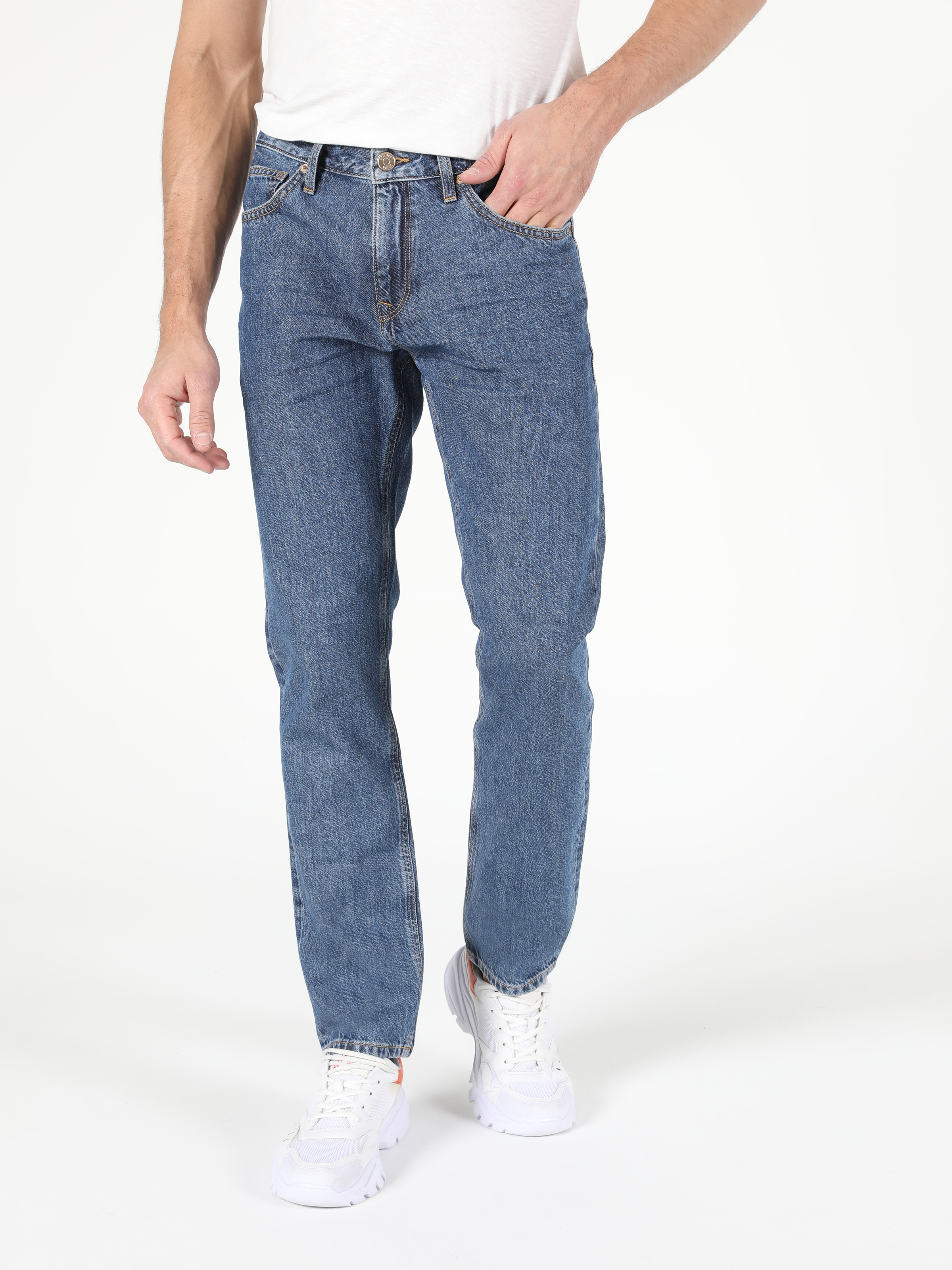 Afișați detalii pentru Pantaloni De Barbati Denim Straight Fit 044 Karl Cl1053744