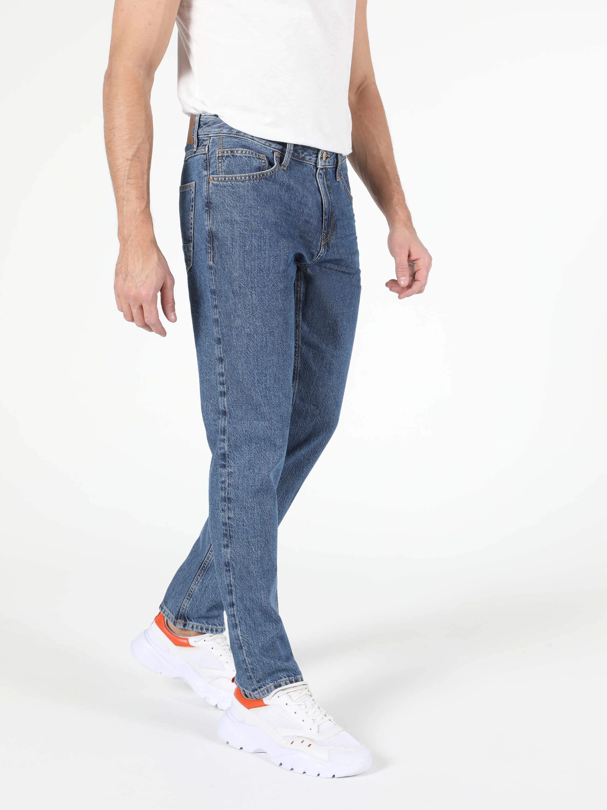 Afișați detalii pentru Pantaloni De Barbati Denim Straight Fit 044 Karl Cl1053744