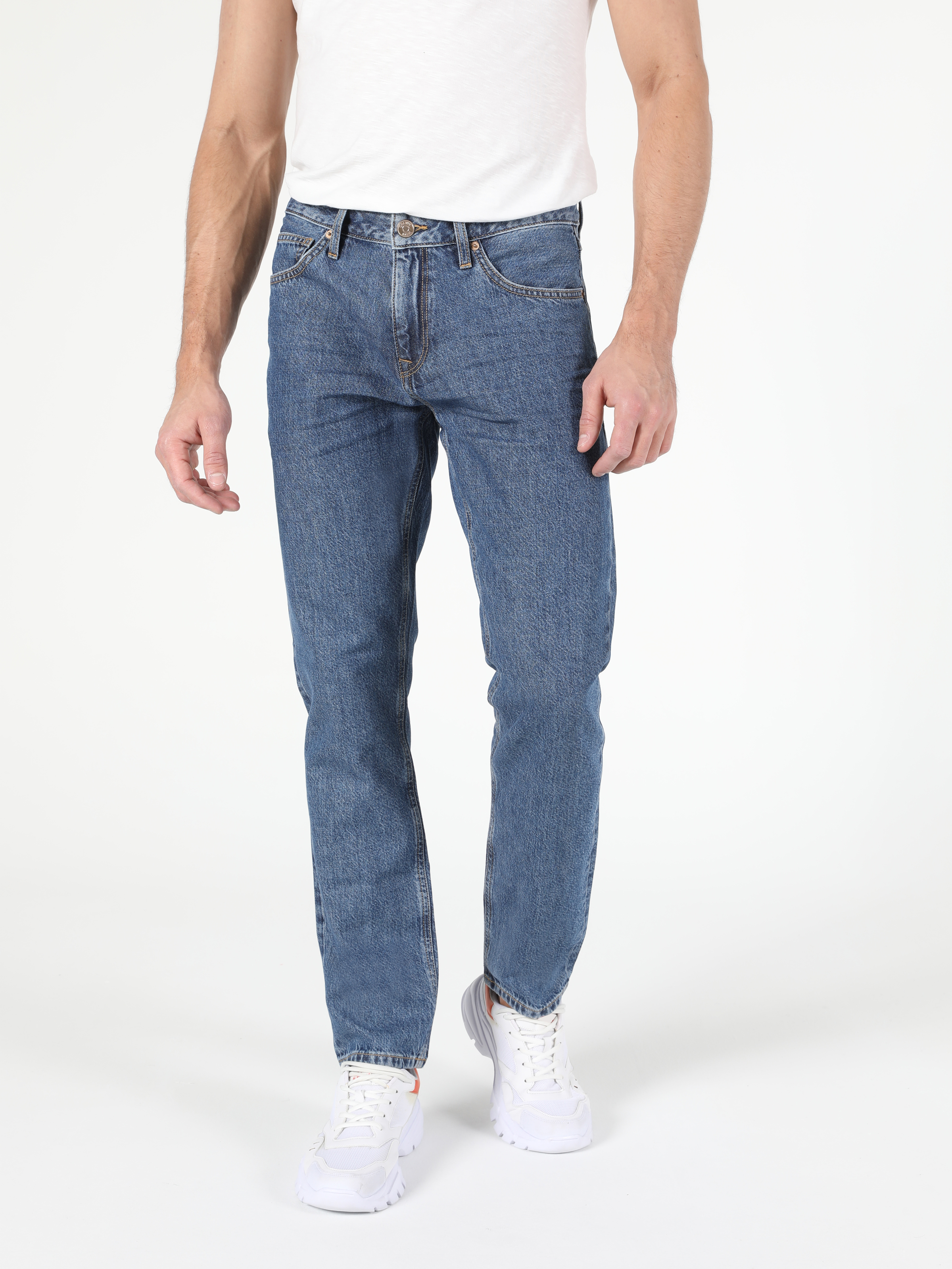 Afișați detalii pentru Pantaloni De Barbati Denim Straight Fit 044 Karl Cl1053744