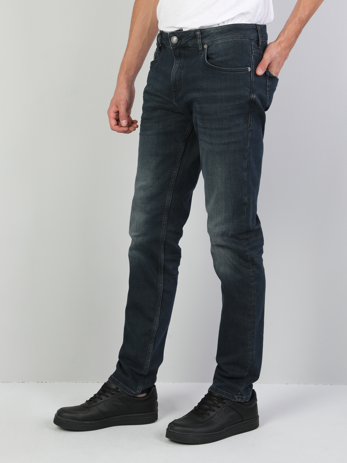 Afișați detalii pentru Pantaloni De Barbati Denim Straight Fit 044 Karl Cl1046626