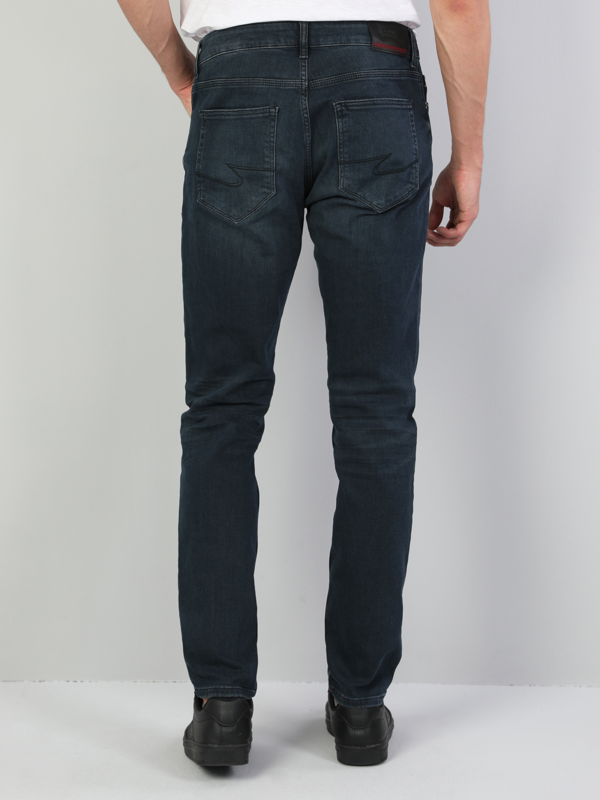 Afișați detalii pentru Pantaloni De Barbati Denim Straight Fit 044 Karl Cl1046626