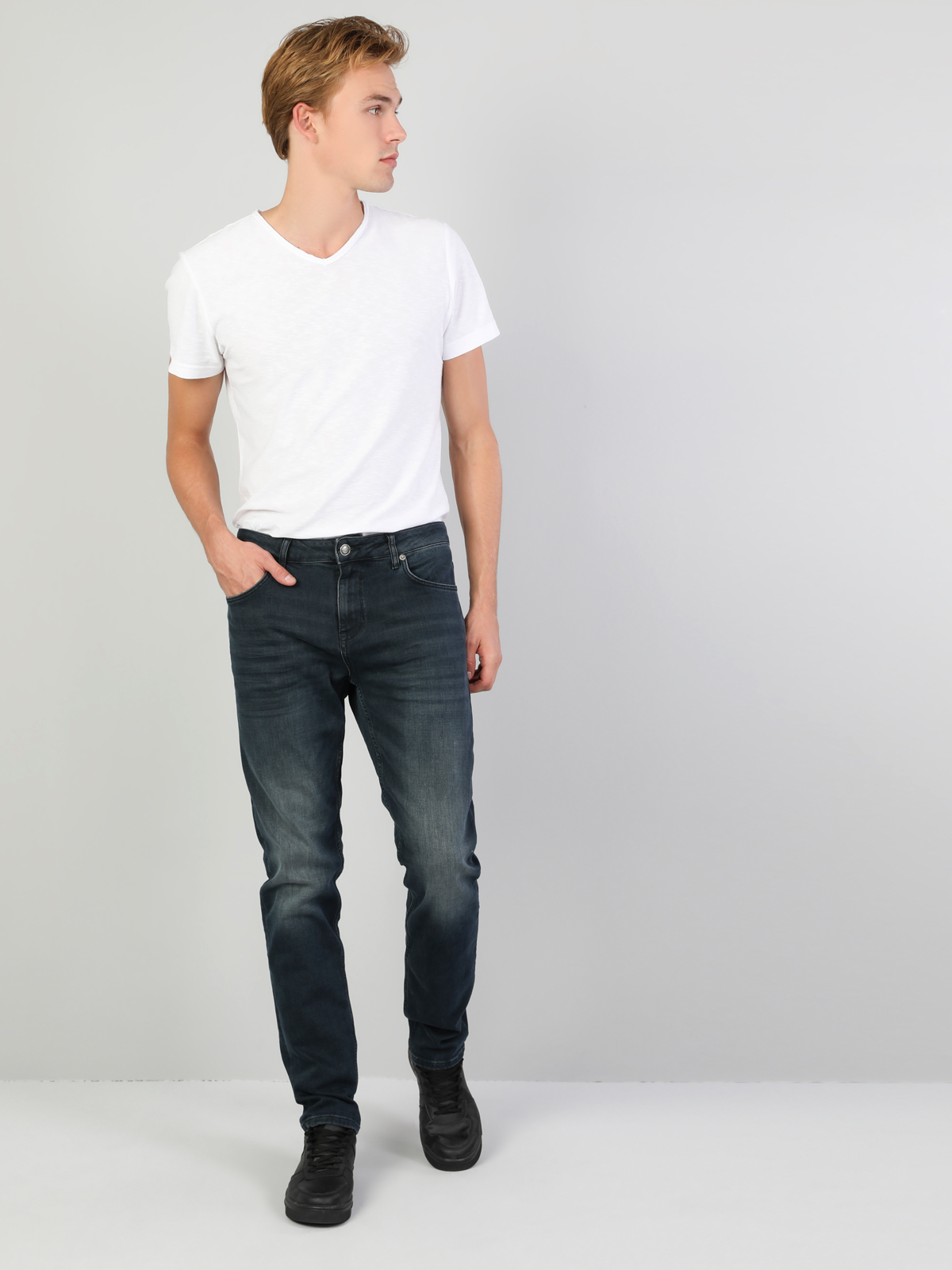 Afișați detalii pentru Pantaloni De Barbati Denim Straight Fit 044 Karl Cl1046626