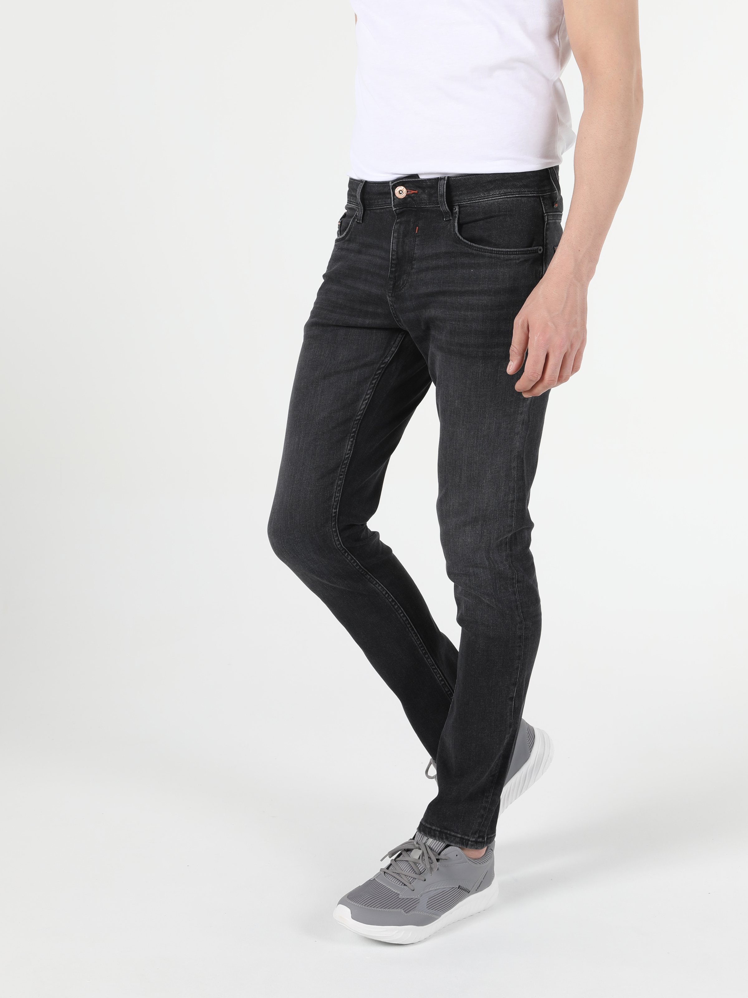 Afișați detalii pentru Pantaloni De Barbati Denim Straight Fit 044 Karl Cl1054670