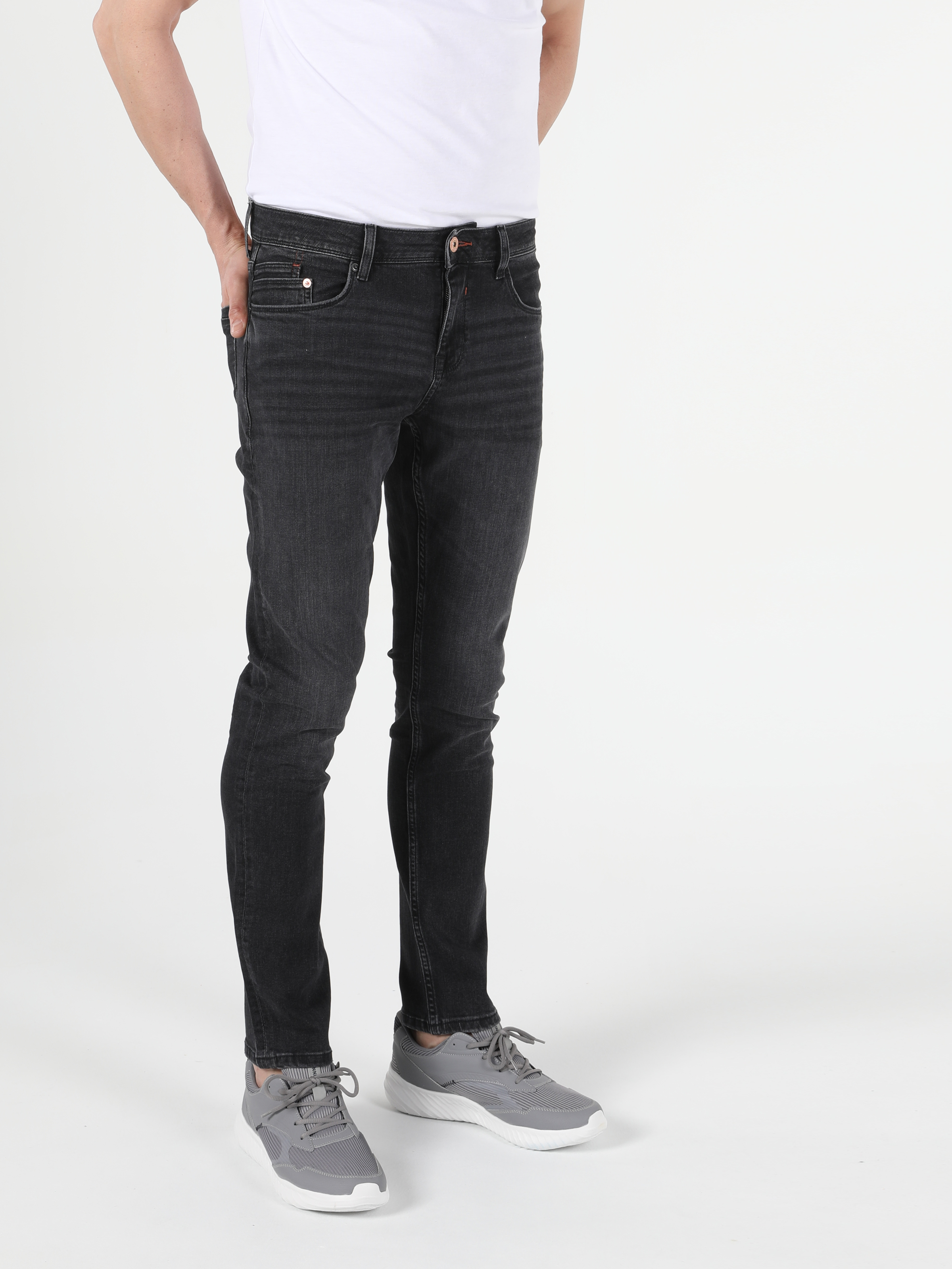 Afișați detalii pentru Pantaloni De Barbati Denim Straight Fit 044 Karl Cl1054670