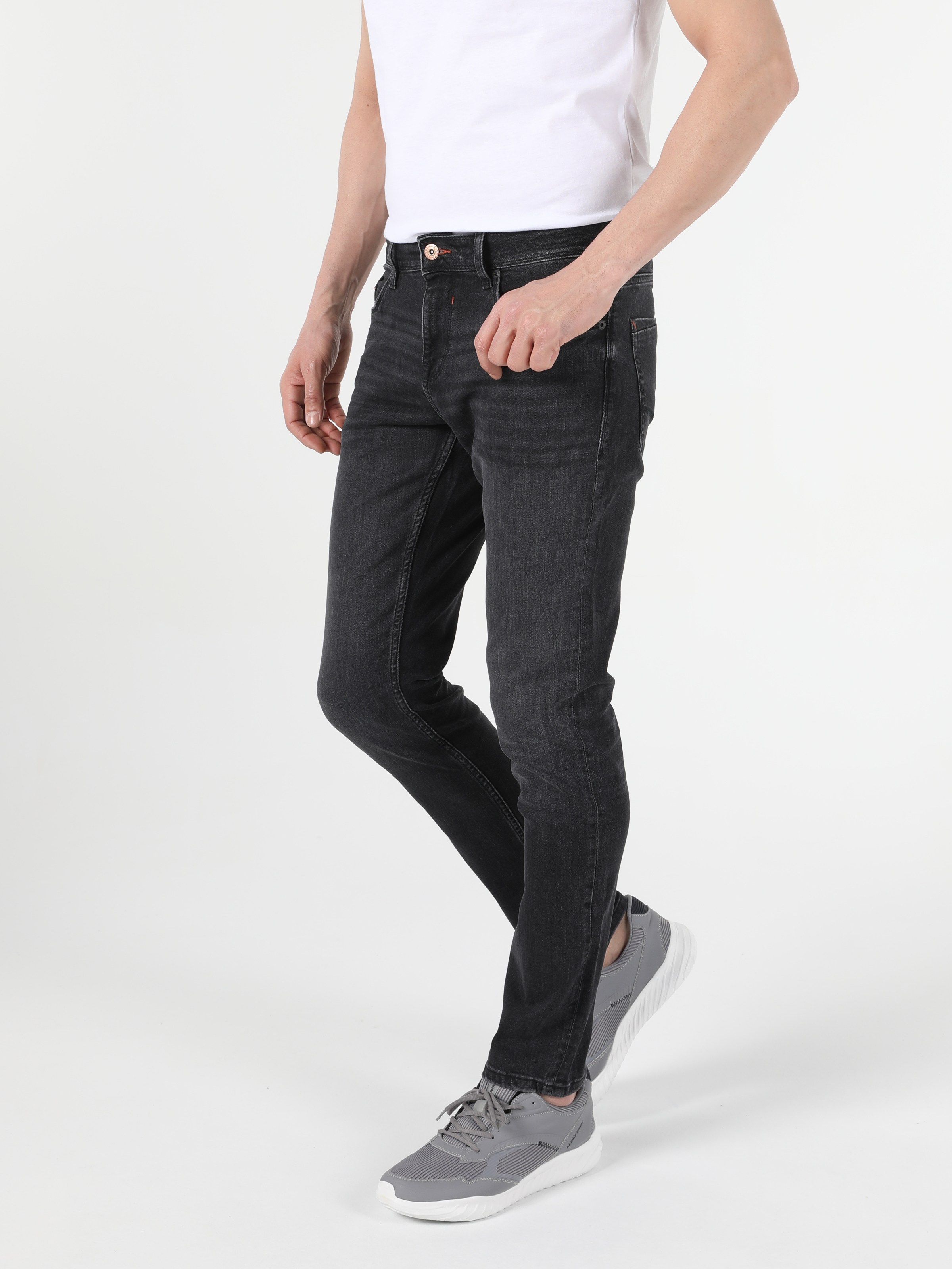 Afișați detalii pentru Pantaloni De Barbati Denim Straight Fit 044 Karl Cl1054670