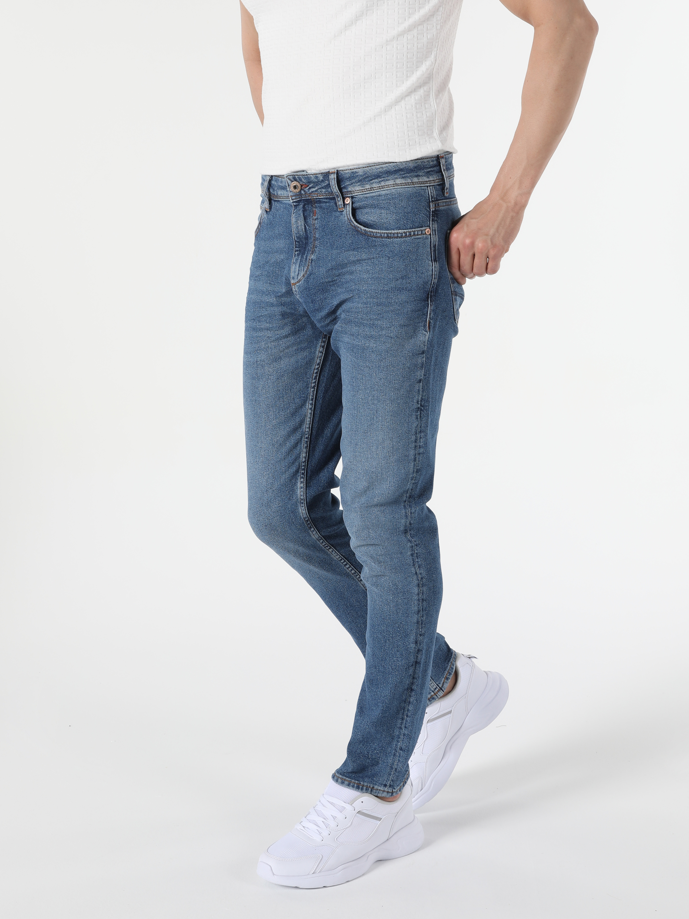 Afișați detalii pentru Pantaloni De Barbati Denim Straight Fit 044 Karl Cl1055454