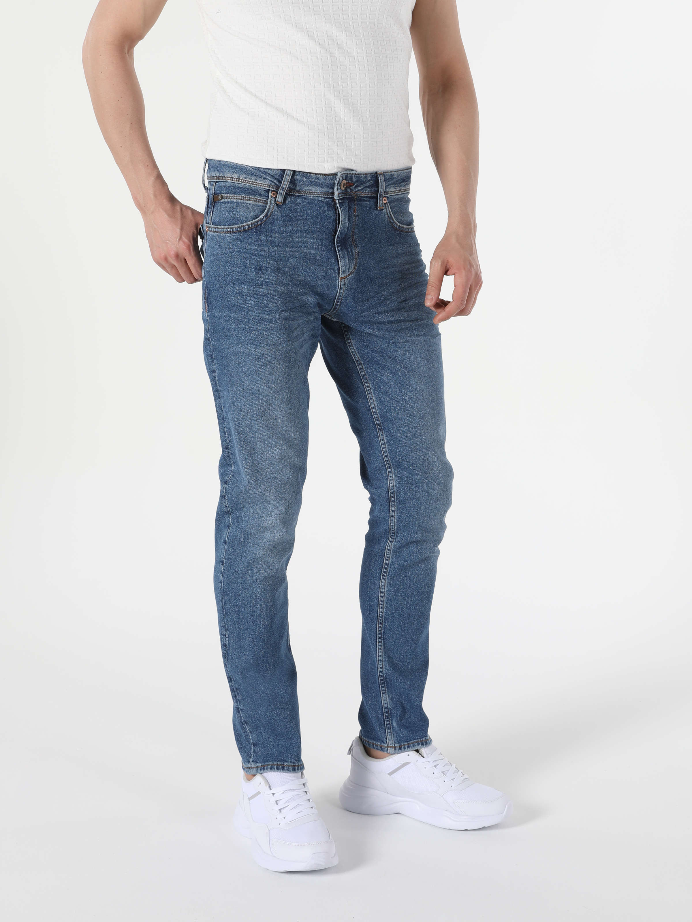 Afișați detalii pentru Pantaloni De Barbati Denim Straight Fit 044 Karl Cl1055454