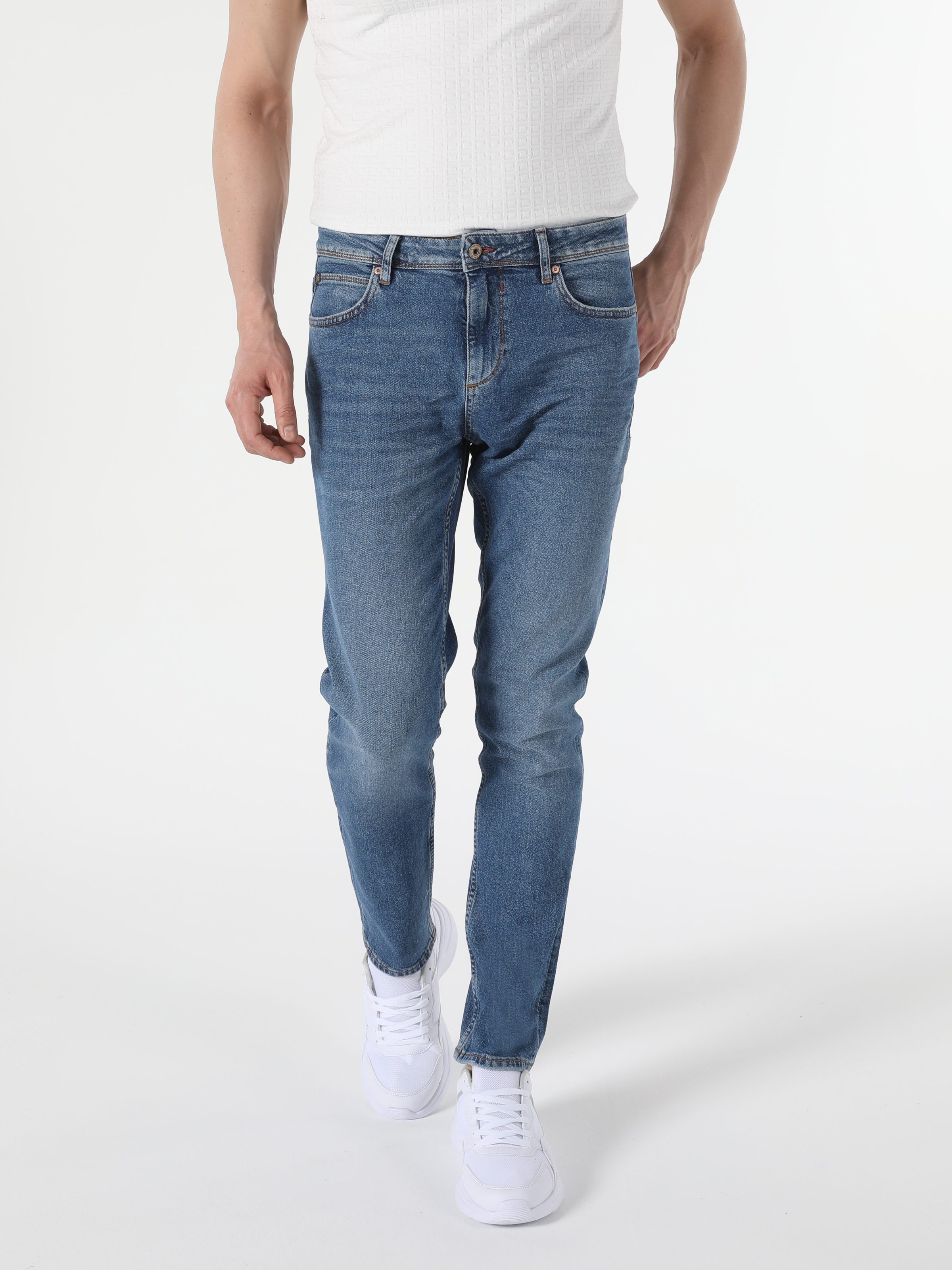 Afișați detalii pentru Pantaloni De Barbati Denim Straight Fit 044 Karl Cl1055454