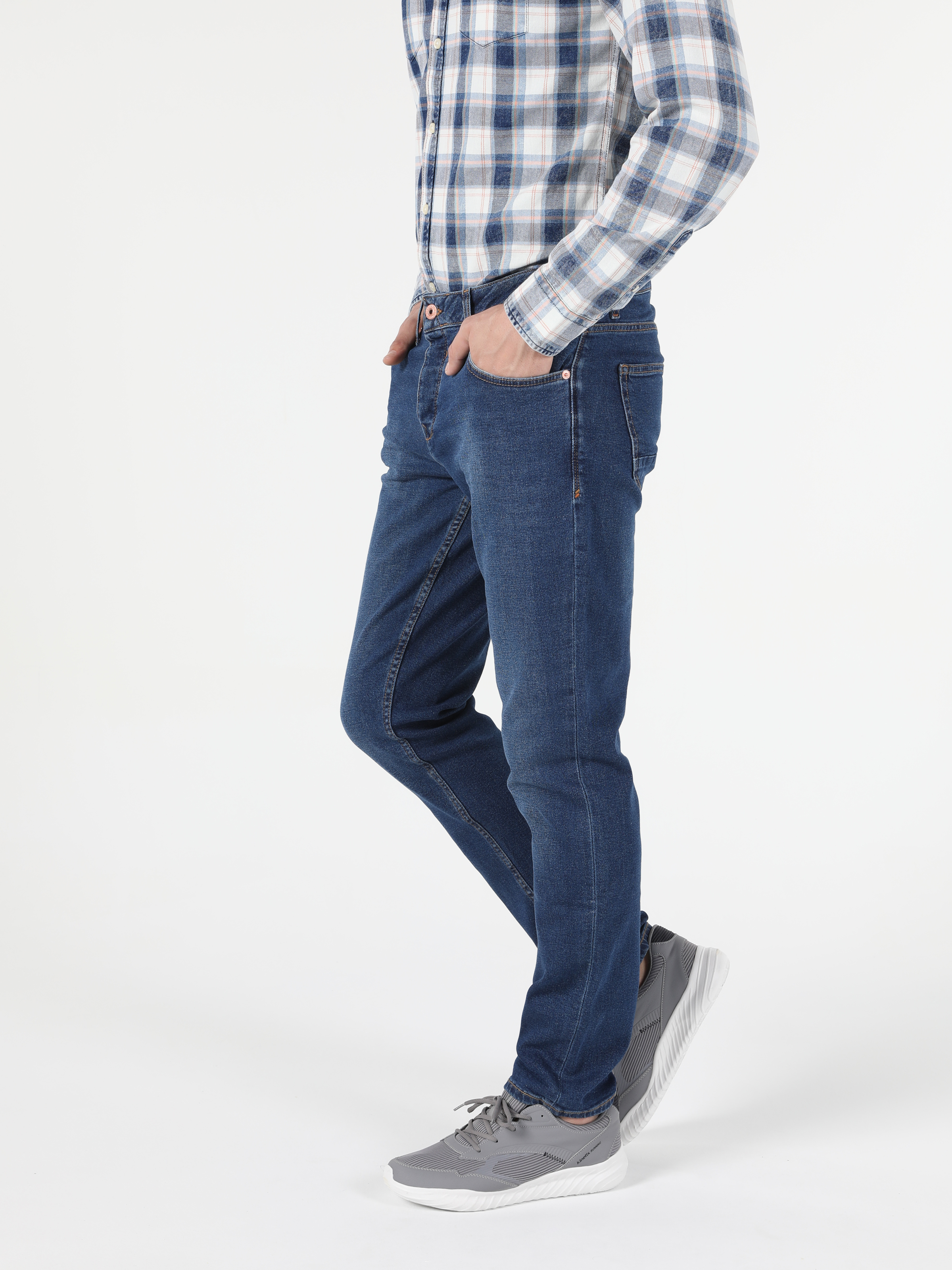 Afișați detalii pentru Pantaloni De Barbati Denim Straight Fit 044 Karl Cl1052897