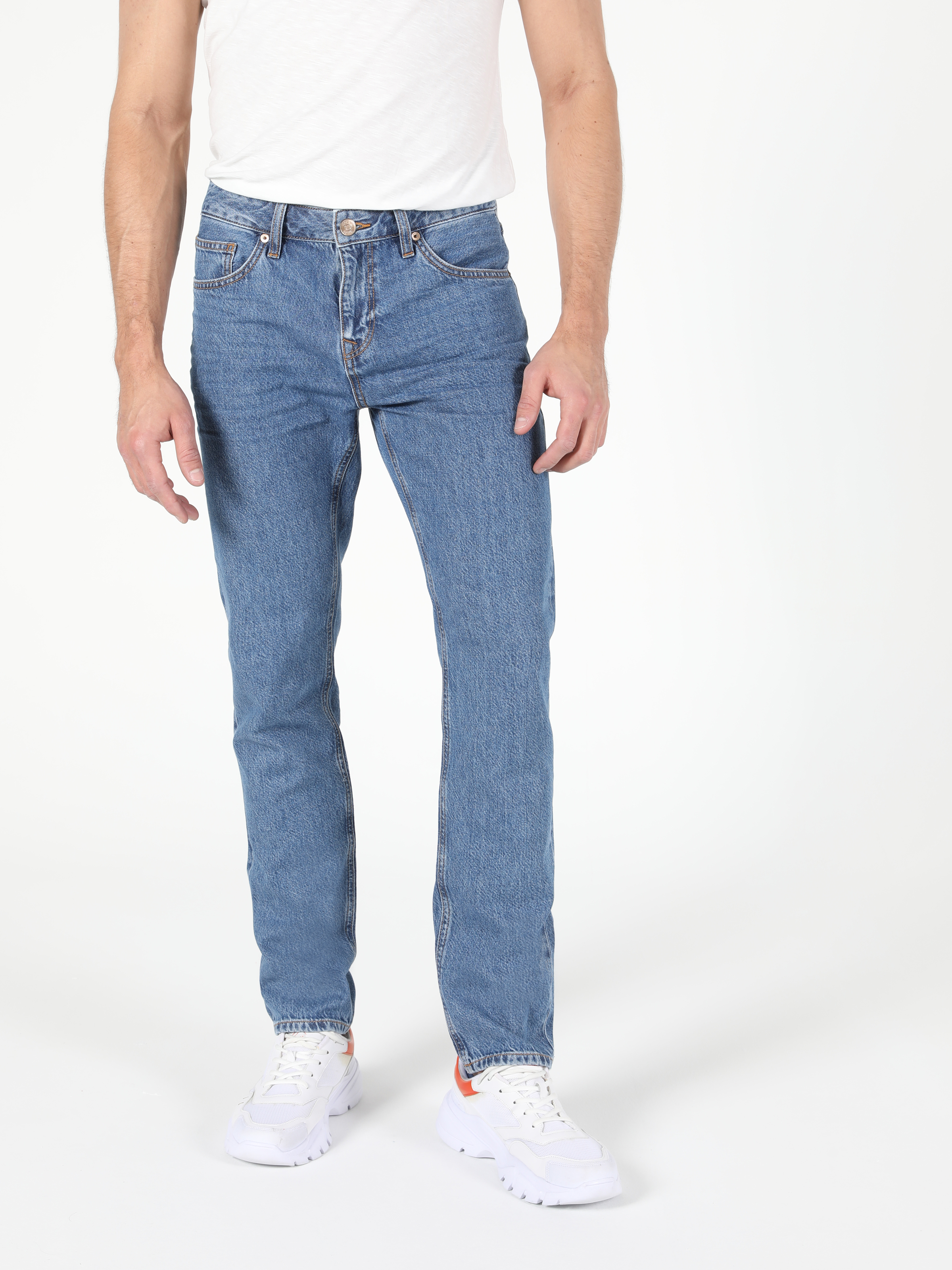 Afișați detalii pentru Pantaloni De Barbati Denim Straight Fit 044 Karl Cl1054651