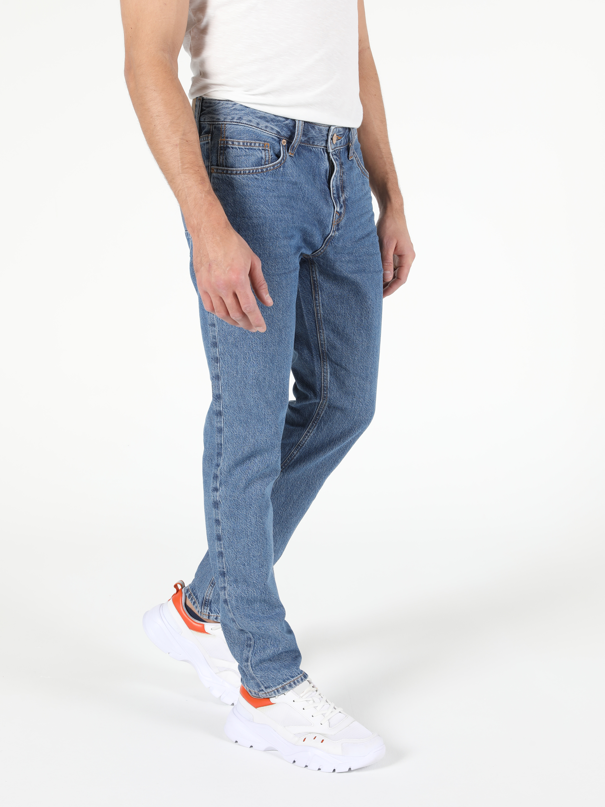 Afișați detalii pentru Pantaloni De Barbati Denim Straight Fit 044 Karl Cl1054651