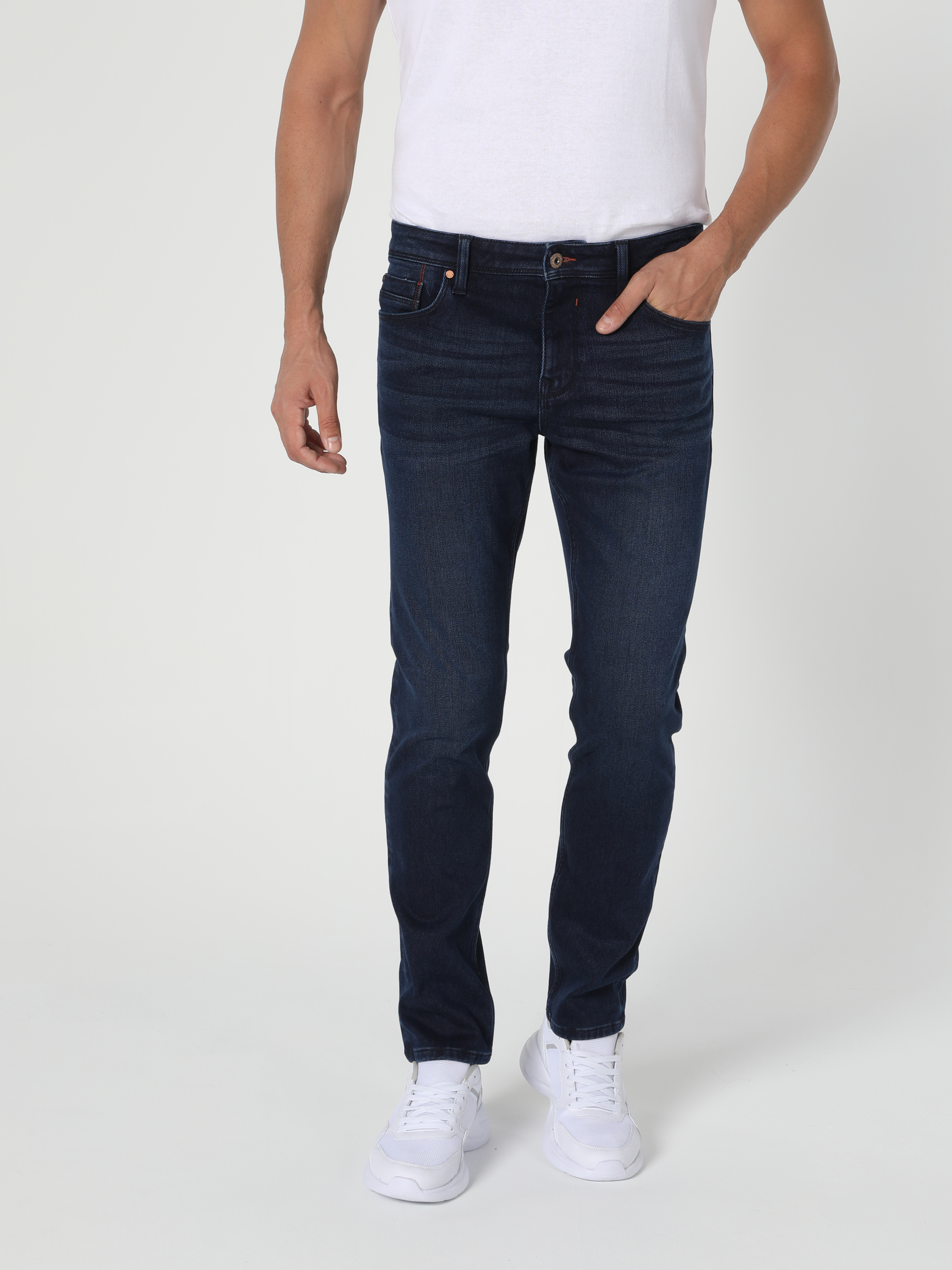 Afișați detalii pentru Pantaloni De Barbati Denim Straight Fit 044 Karl Cl1055702