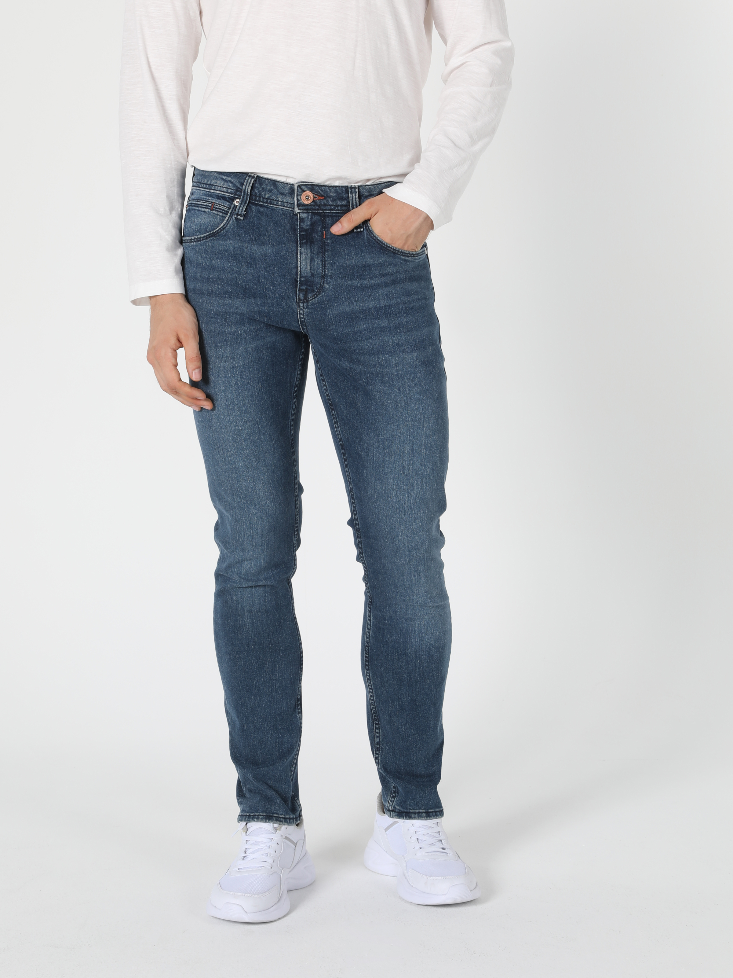 Afișați detalii pentru Pantaloni De Barbati Denim Straight Fit 044 Karl Cl1056199