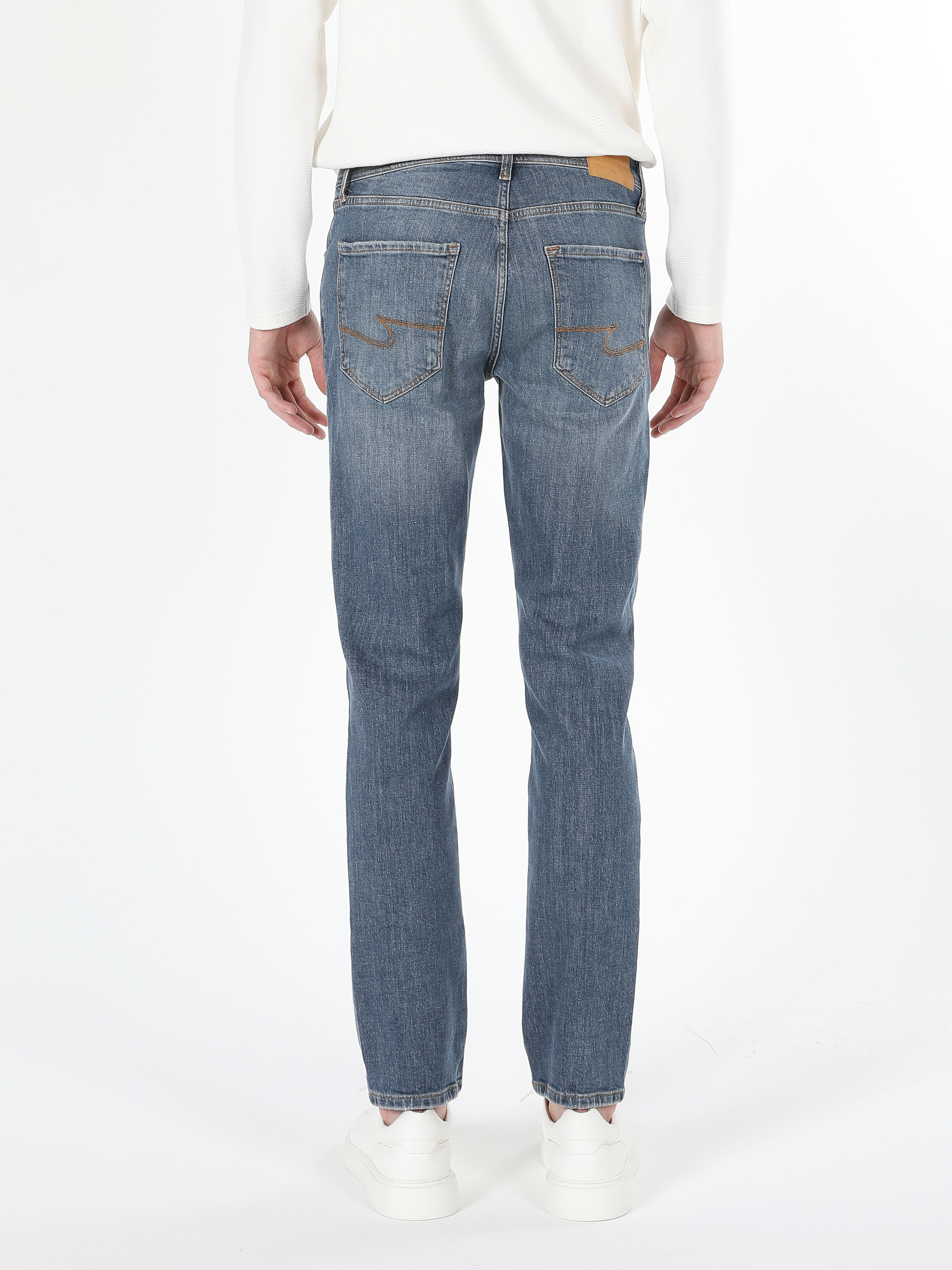 Afișați detalii pentru Pantaloni De Barbati Denim Straight Fit 044 KARL CL1060441