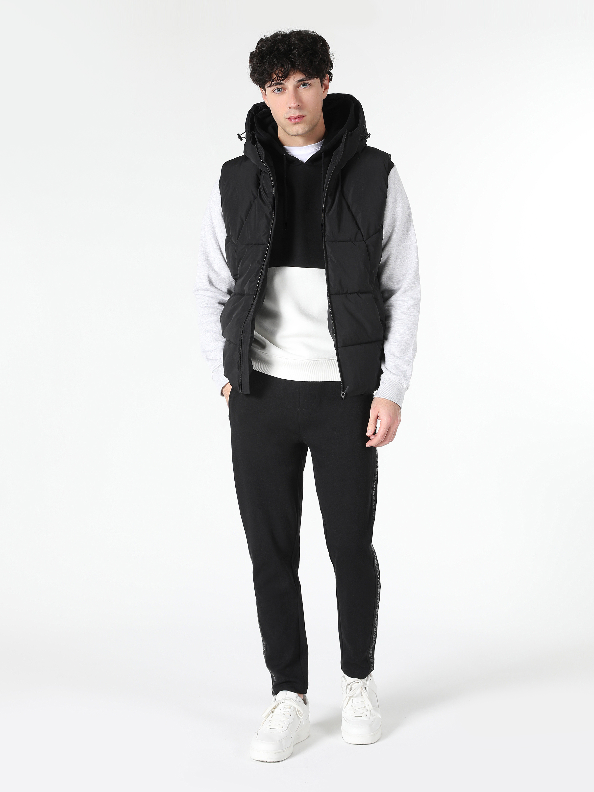 Afișați detalii pentru Vesta De Barbati Negru Slim Fit  Cl1062535
