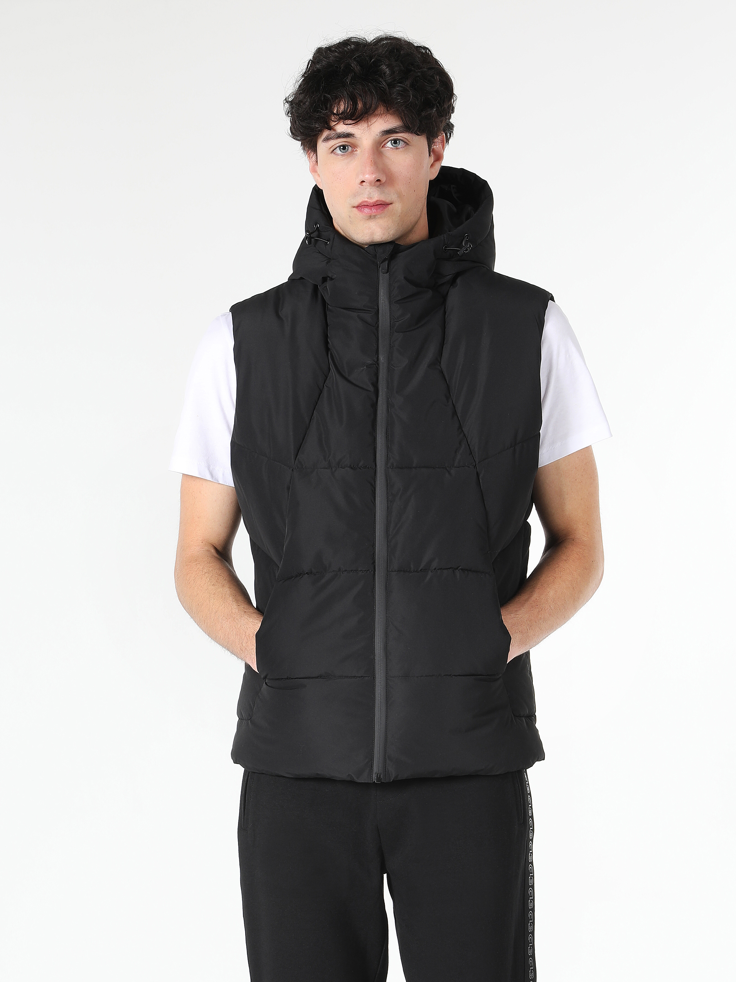 Afișați detalii pentru Vesta De Barbati Negru Slim Fit  Cl1062535