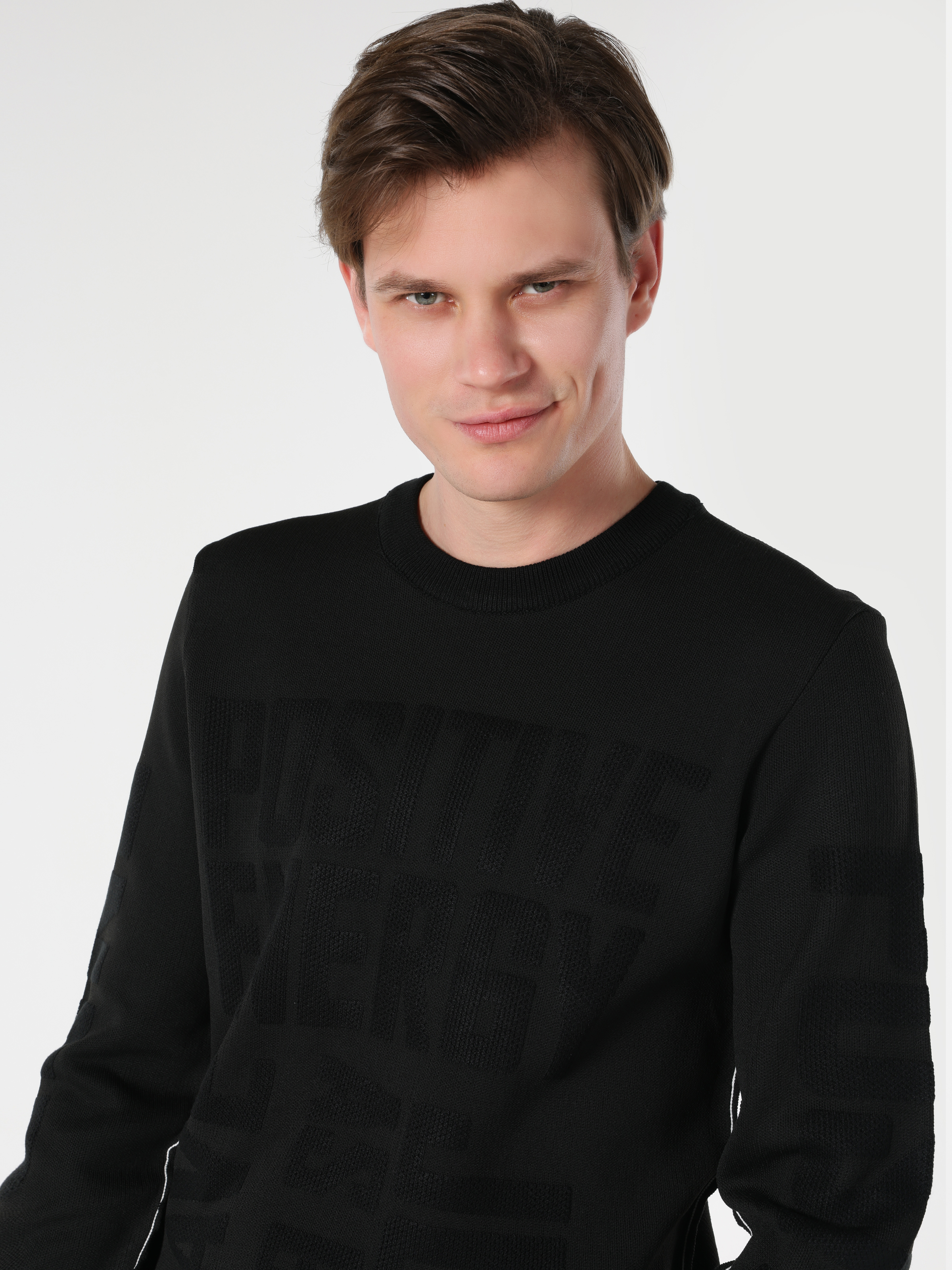 Afișați detalii pentru Pulover Negru Pentru Bărbați Regular Fit Round Neck Jacquard