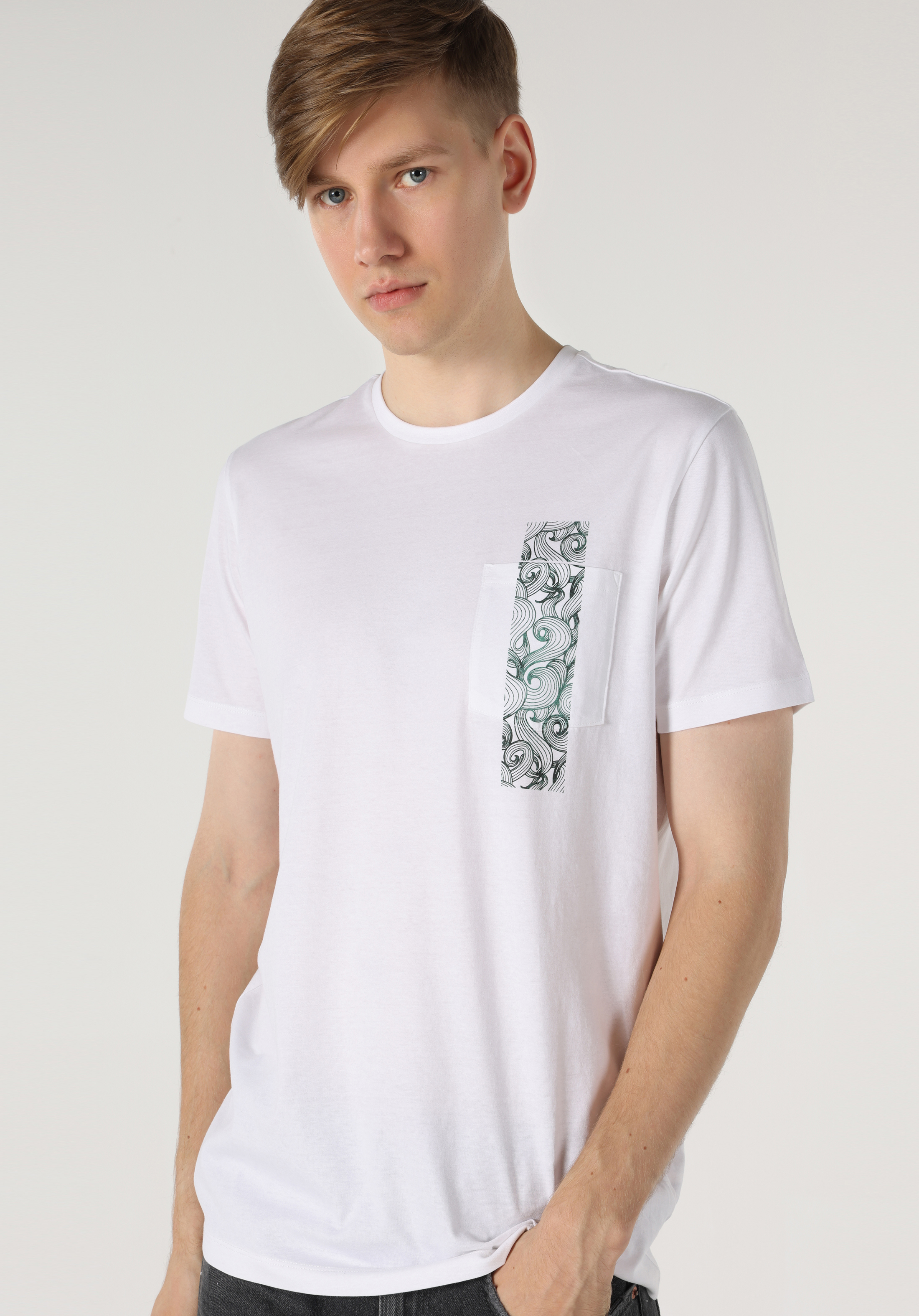 Afișați detalii pentru Regular Fit Round Neck Printed Tricou Alb Cu Mânecă Scurtă Pentru Bărbați