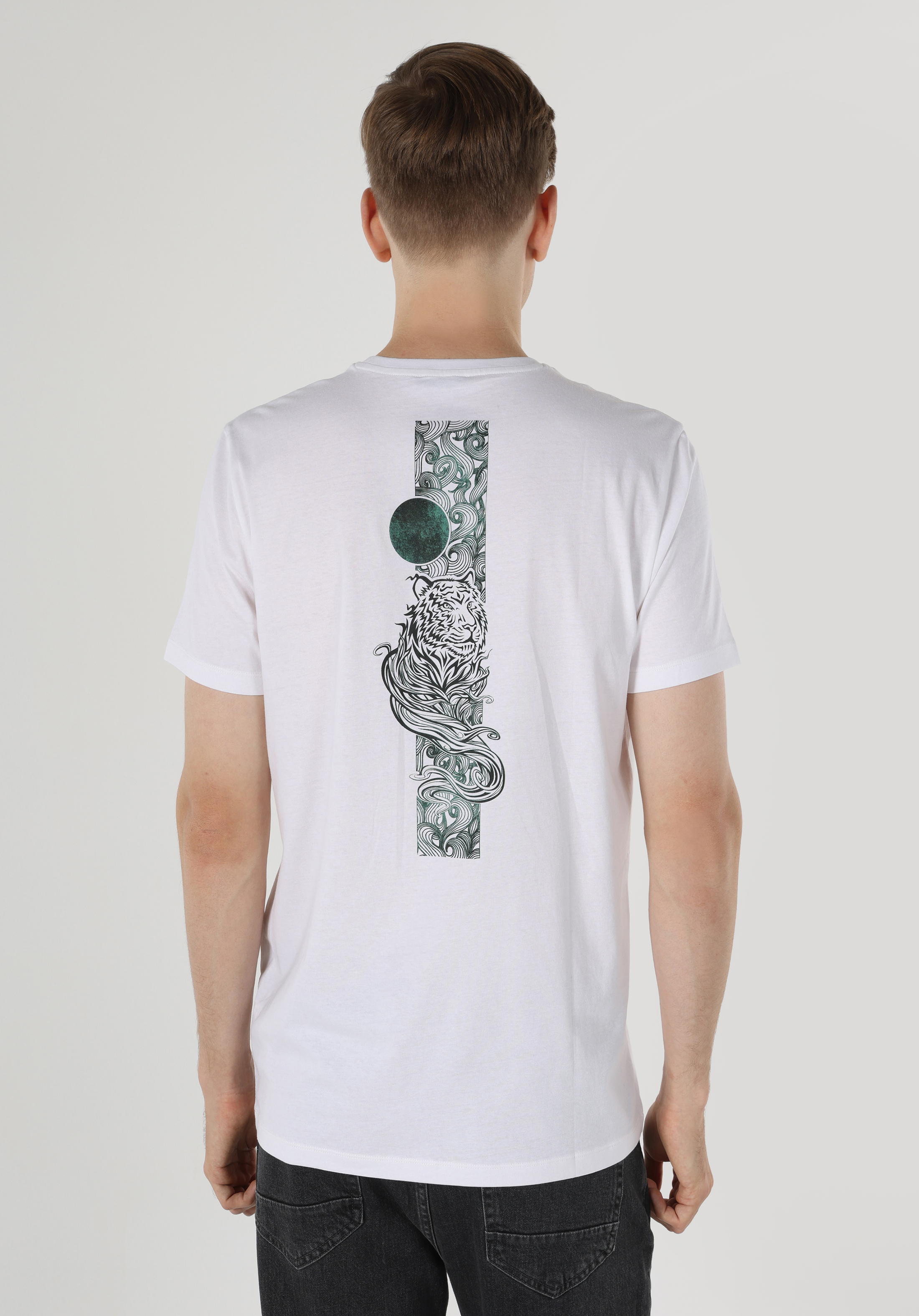 Afișați detalii pentru Regular Fit Round Neck Printed Tricou Alb Cu Mânecă Scurtă Pentru Bărbați