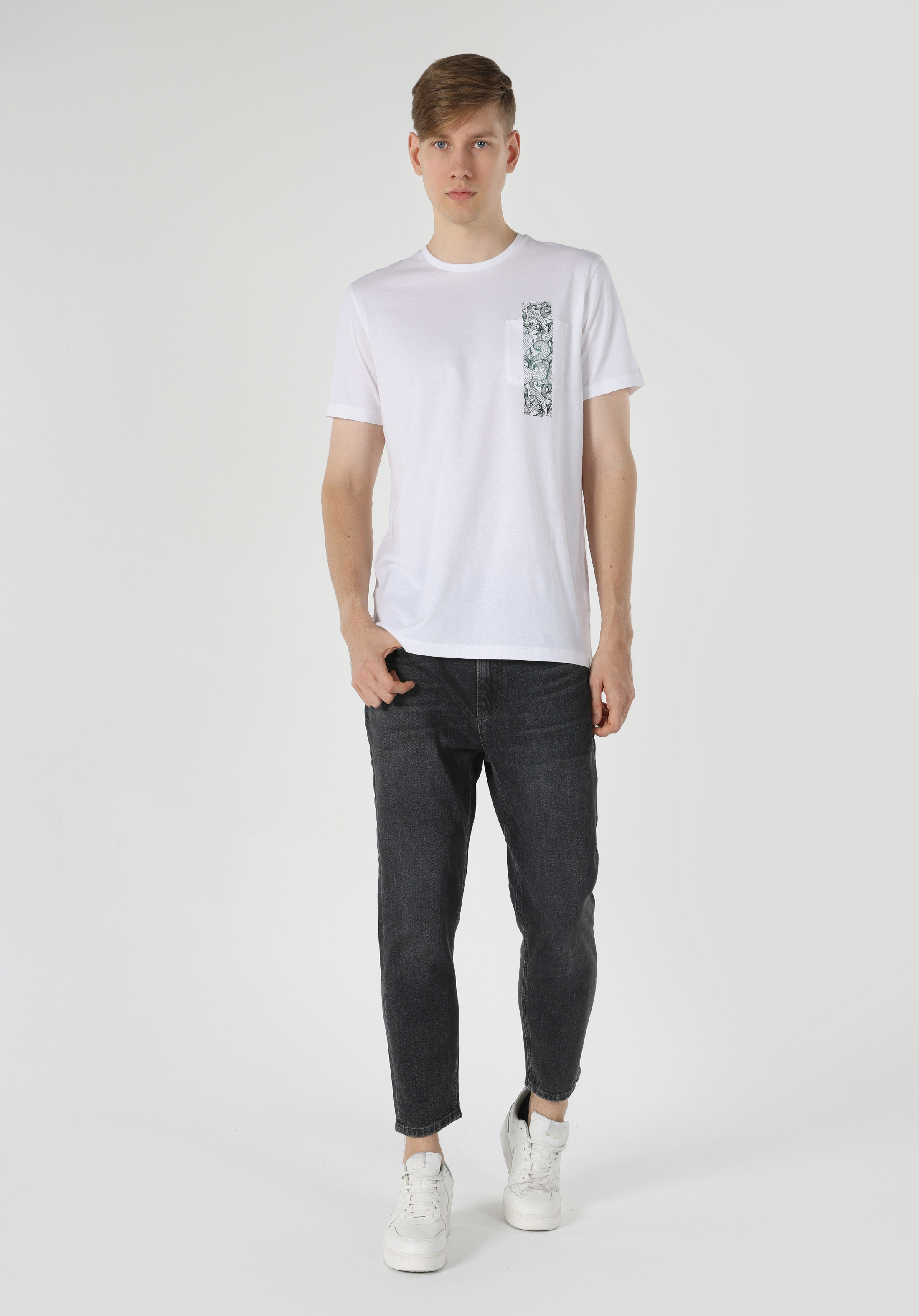 Afișați detalii pentru Regular Fit Round Neck Printed Tricou Alb Cu Mânecă Scurtă Pentru Bărbați