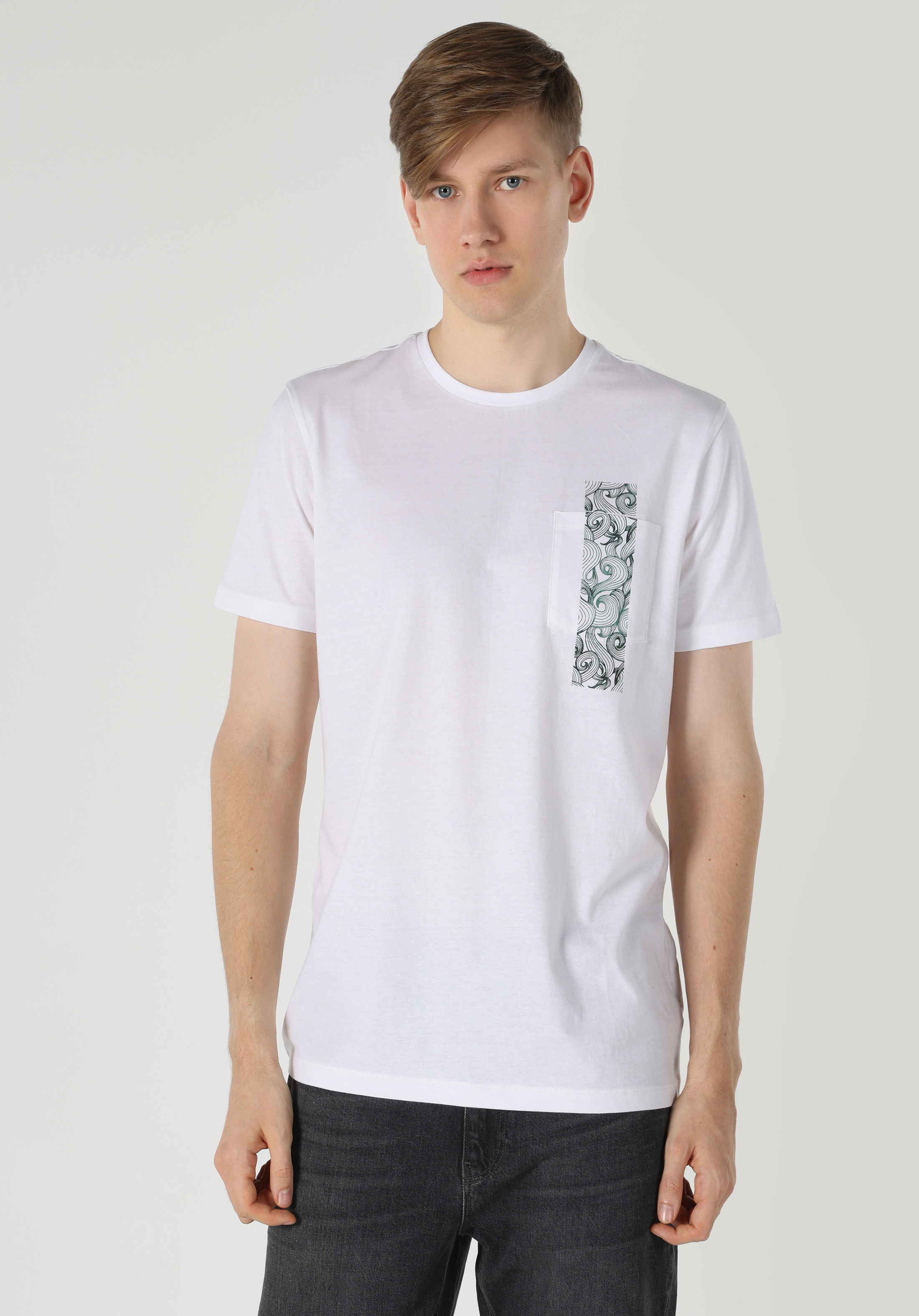 Afișați detalii pentru Regular Fit Round Neck Printed Tricou Alb Cu Mânecă Scurtă Pentru Bărbați