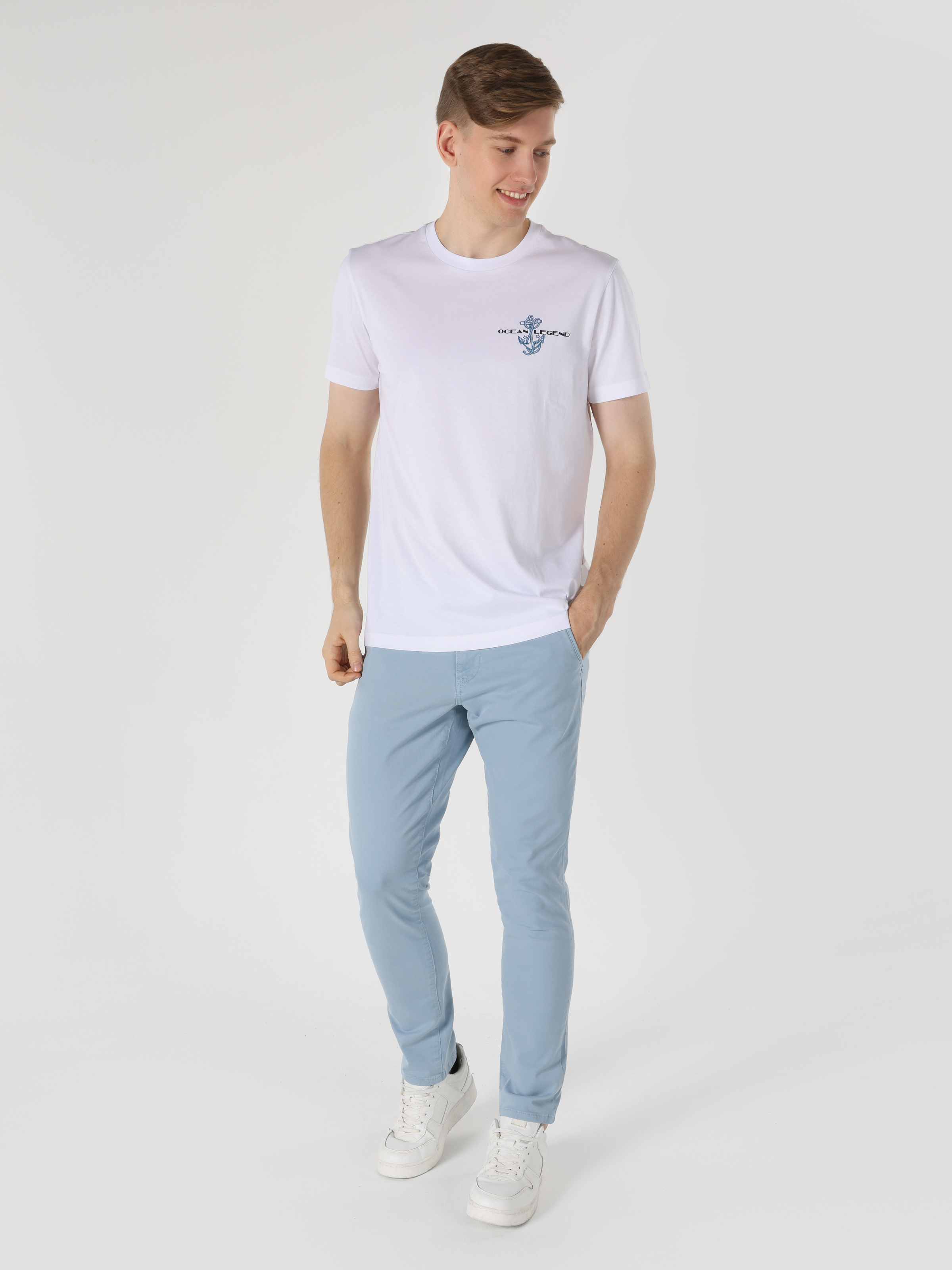 Afișați detalii pentru Regular Fit Round Neck Printed Tricou Alb Cu Mânecă Scurtă Pentru Bărbați