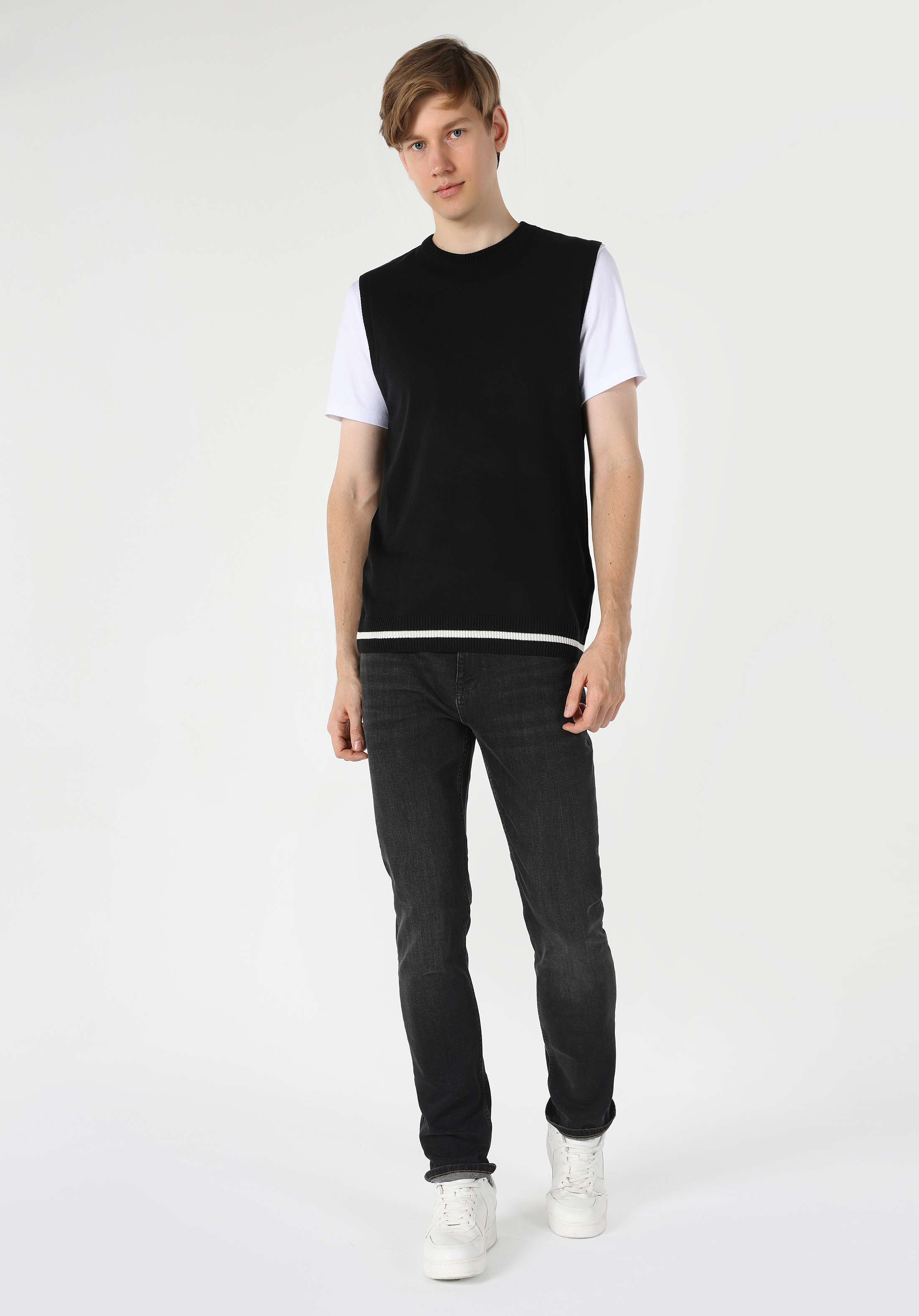Afișați detalii pentru Pulover Negru Pentru Bărbați Slim Fit Round Neck Jacquard