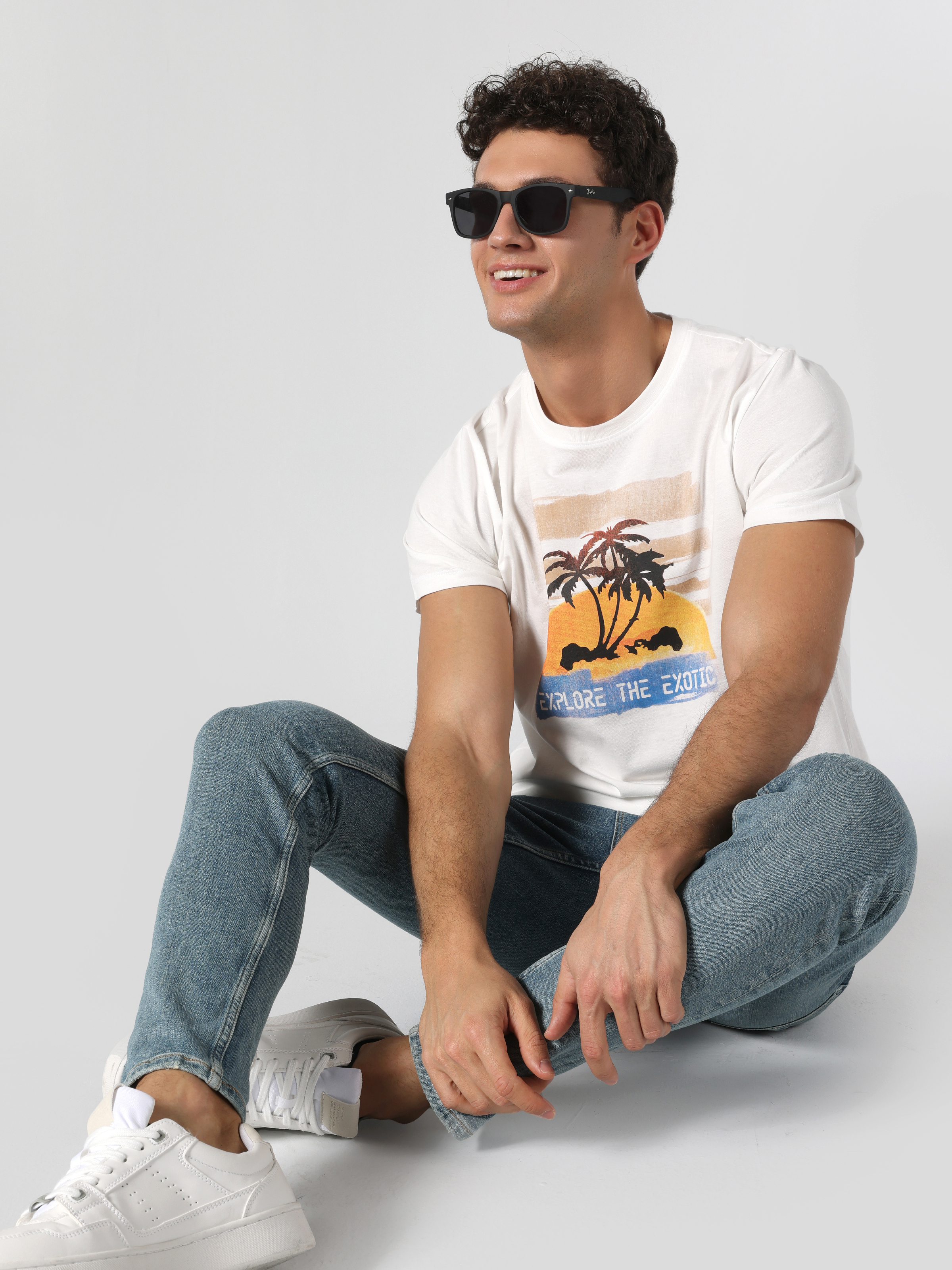 Afișați detalii pentru Regular Fit Round Neck Drept Bărbați Alb Mânecă Scurtă Tricou
