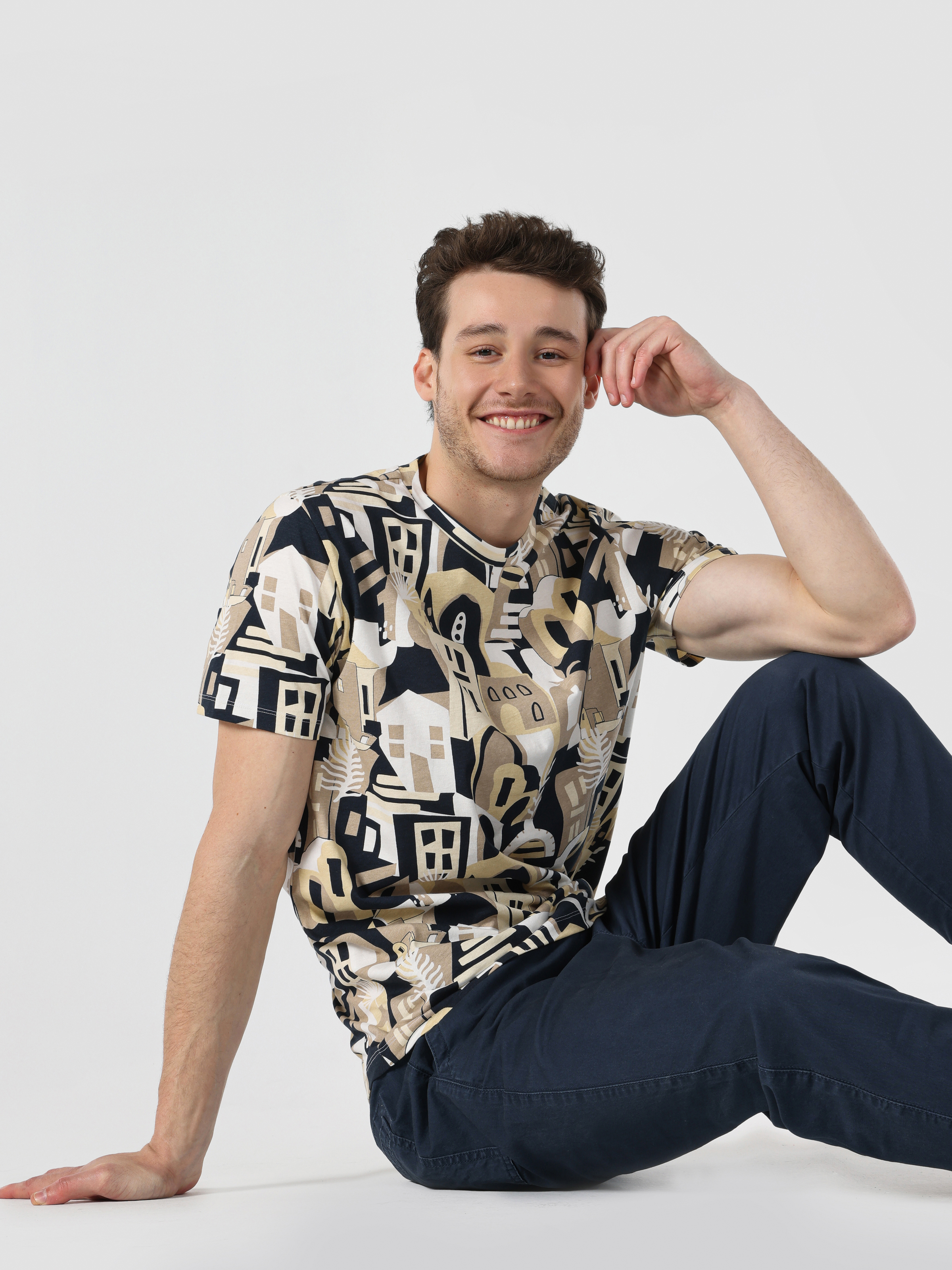 Afișați detalii pentru Regular Fit Round Neck Imprimat Tricou Cu Mânecă Scurtă Bej Pentru Bărbați