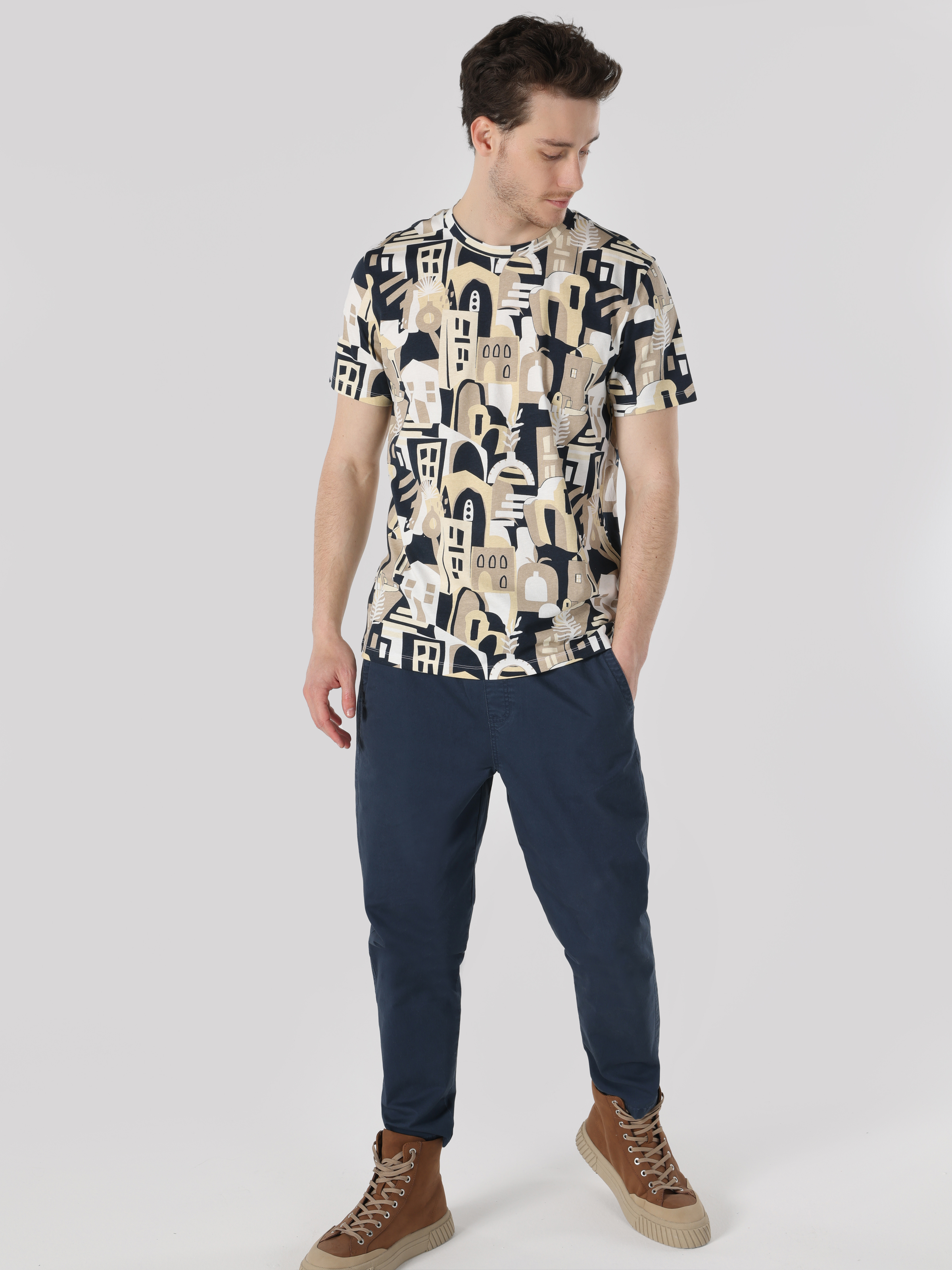 Afișați detalii pentru Regular Fit Round Neck Imprimat Tricou Cu Mânecă Scurtă Bej Pentru Bărbați