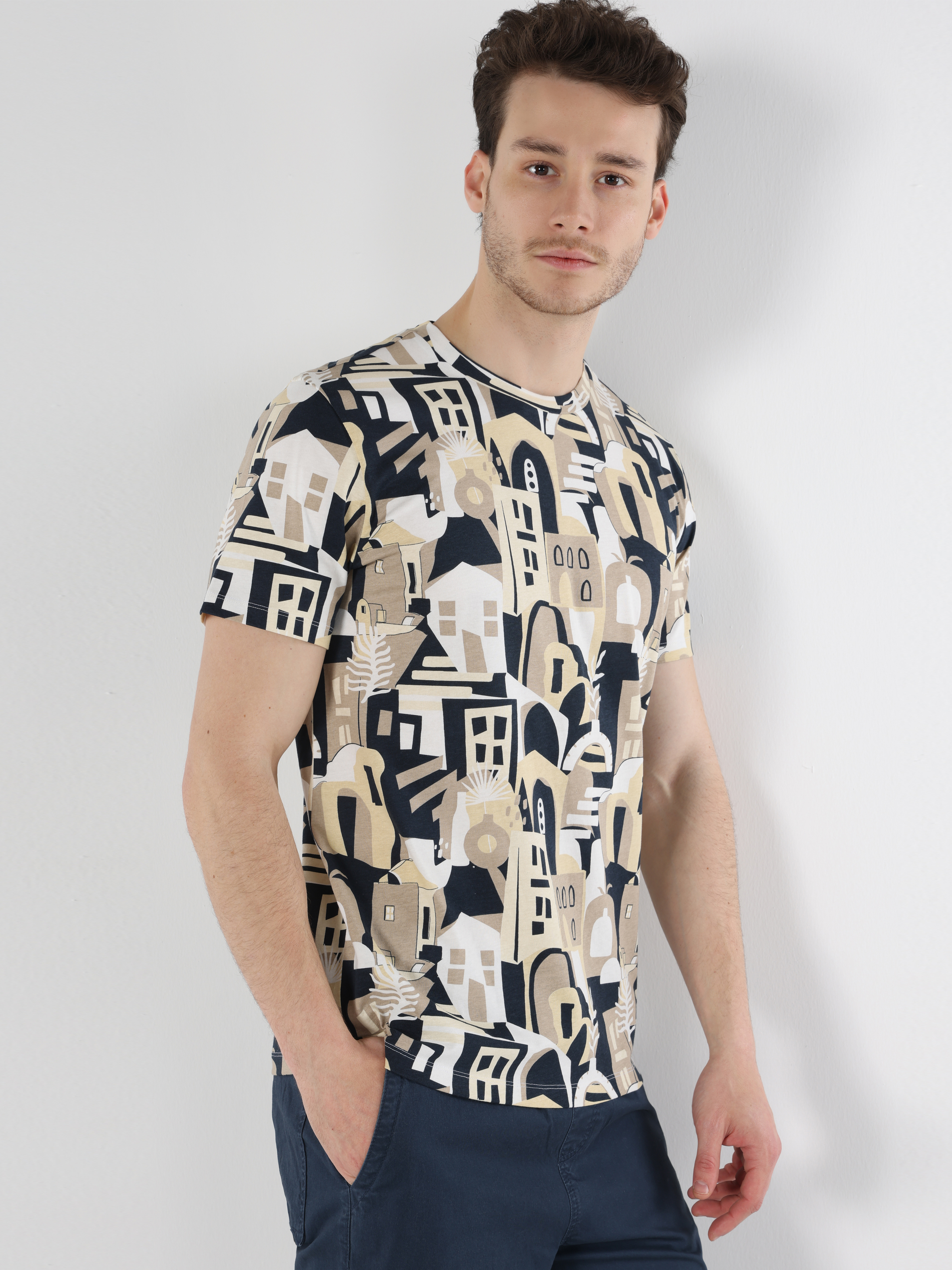 Afișați detalii pentru Regular Fit Round Neck Imprimat Tricou Cu Mânecă Scurtă Bej Pentru Bărbați