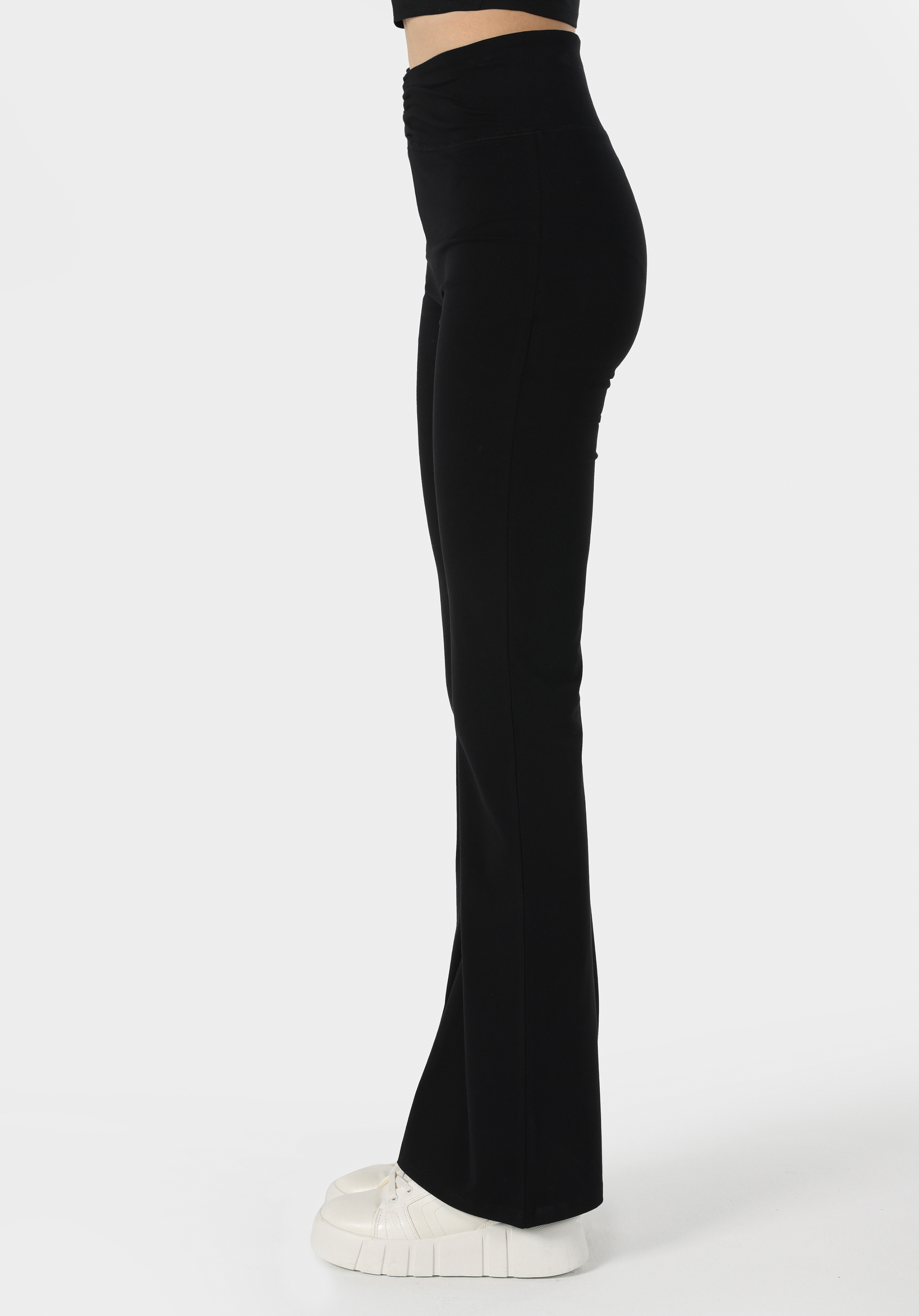 Afișați detalii pentru Pantaloni De Trening De Dama Negru Slim Fit  Cl1063347