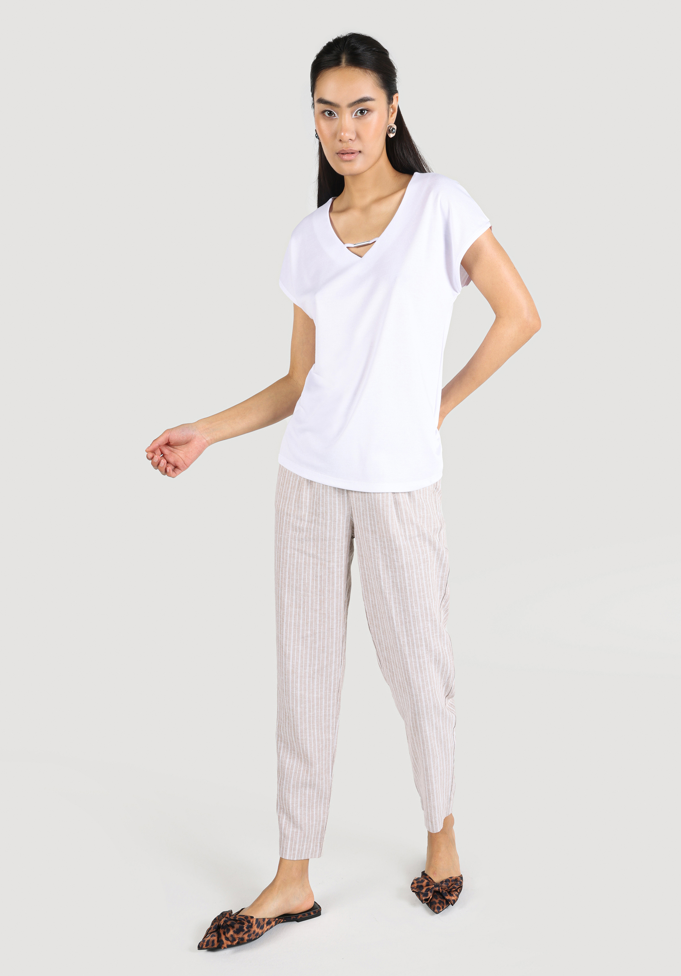 Afișați detalii pentru Regular Fit V-Neck Drept Tricou Alb Cu Mânecă Scurtă Pentru Femei