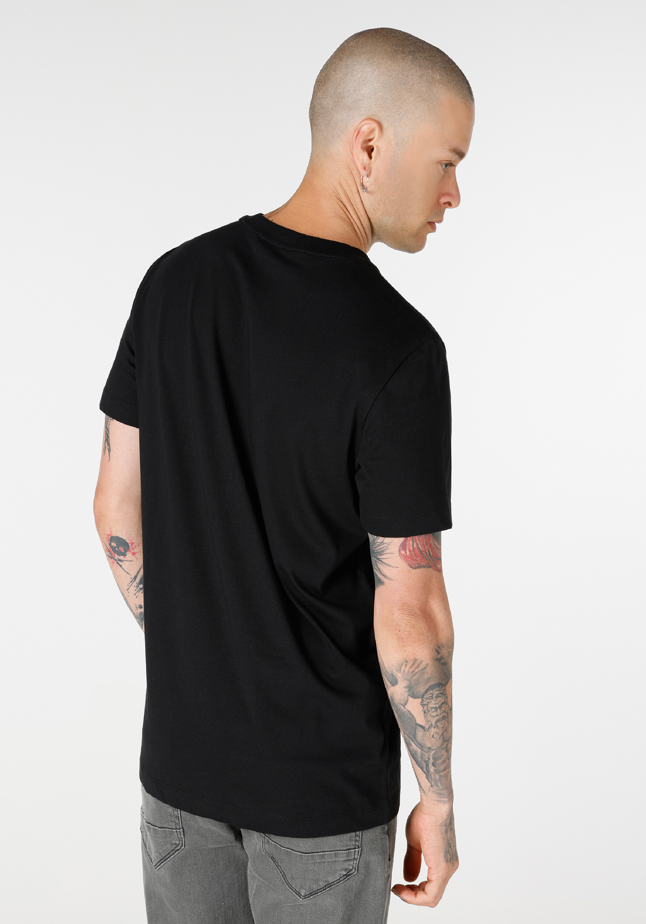 Afișați detalii pentru Tricou Negru Cu Mânecă Scurtă Pentru Bărbați Cu Gât Rotund Regular Fit